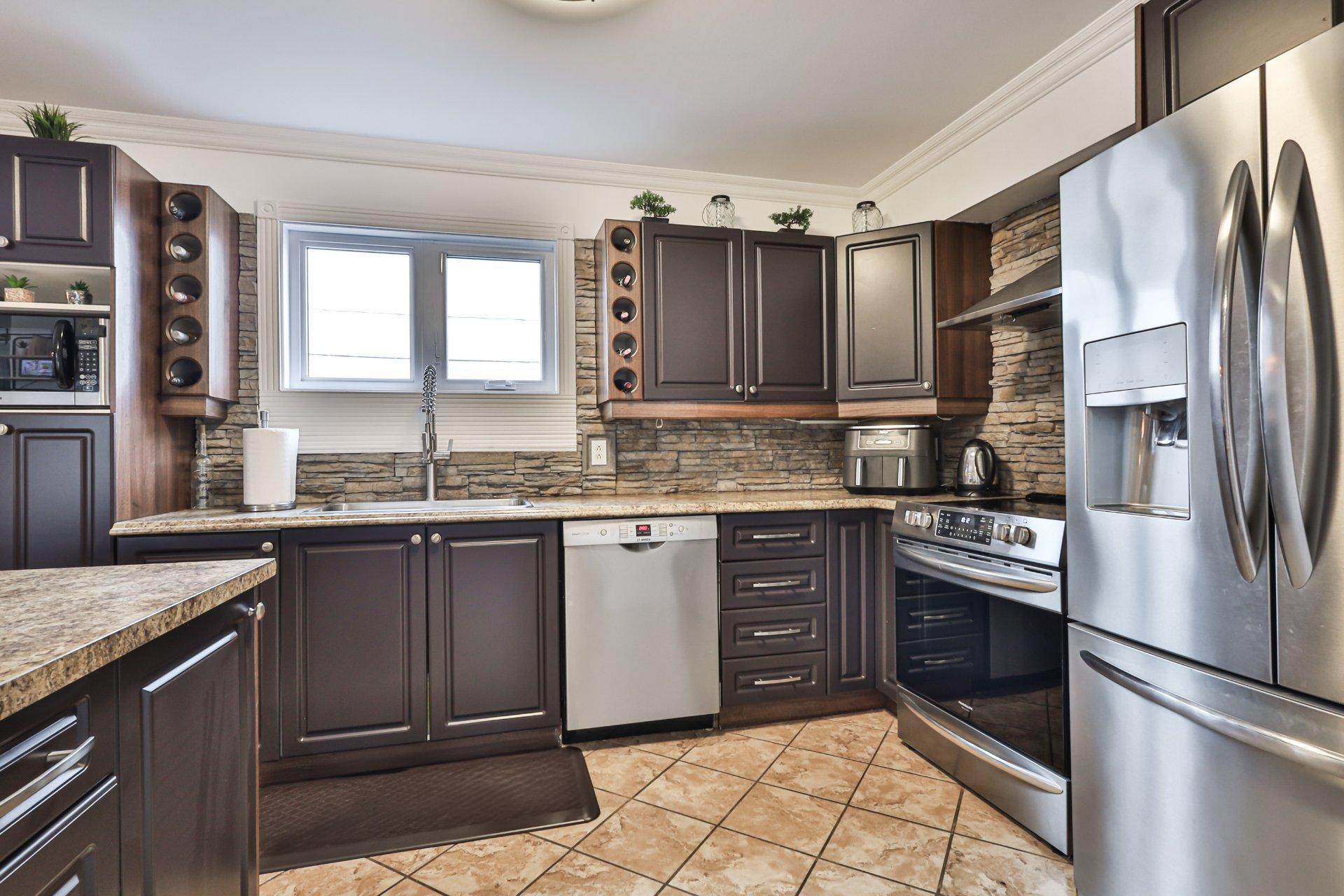 









1286


Rue Germaine-Guèvremont

,
Saint-Jérôme,




QC
J7Z7C4

