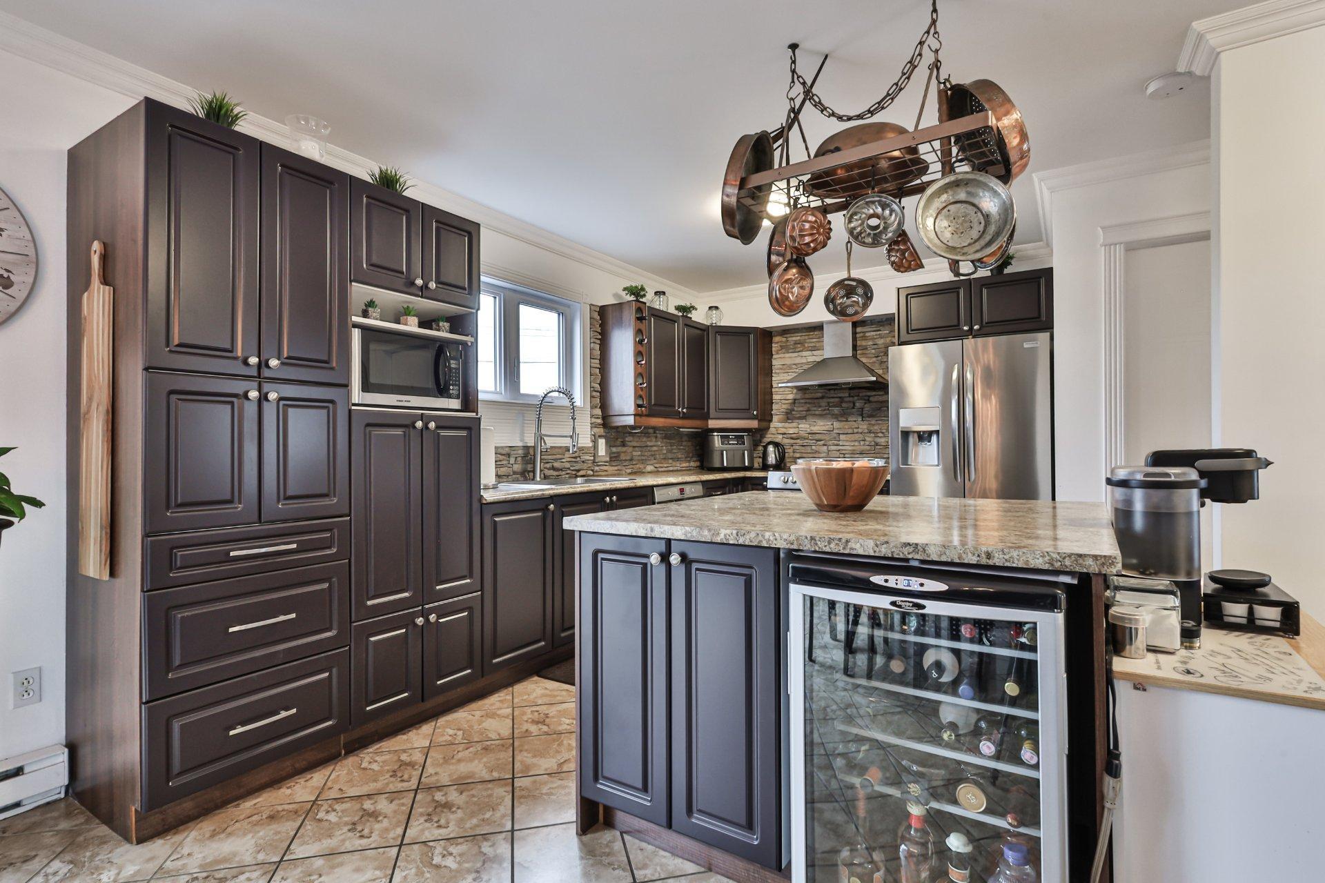 









1286


Rue Germaine-Guèvremont

,
Saint-Jérôme,




QC
J7Z7C4

