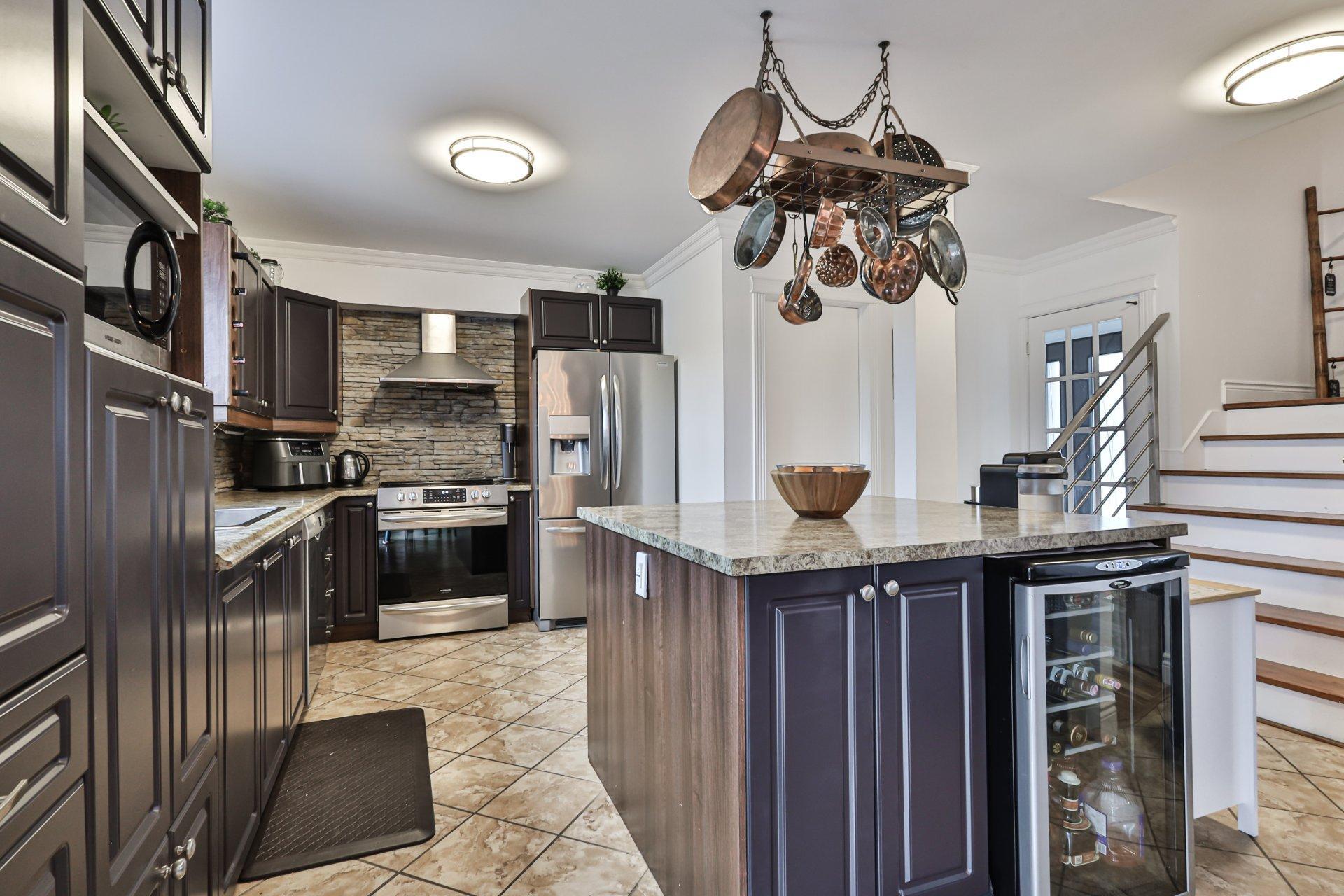 









1286


Rue Germaine-Guèvremont

,
Saint-Jérôme,




QC
J7Z7C4

