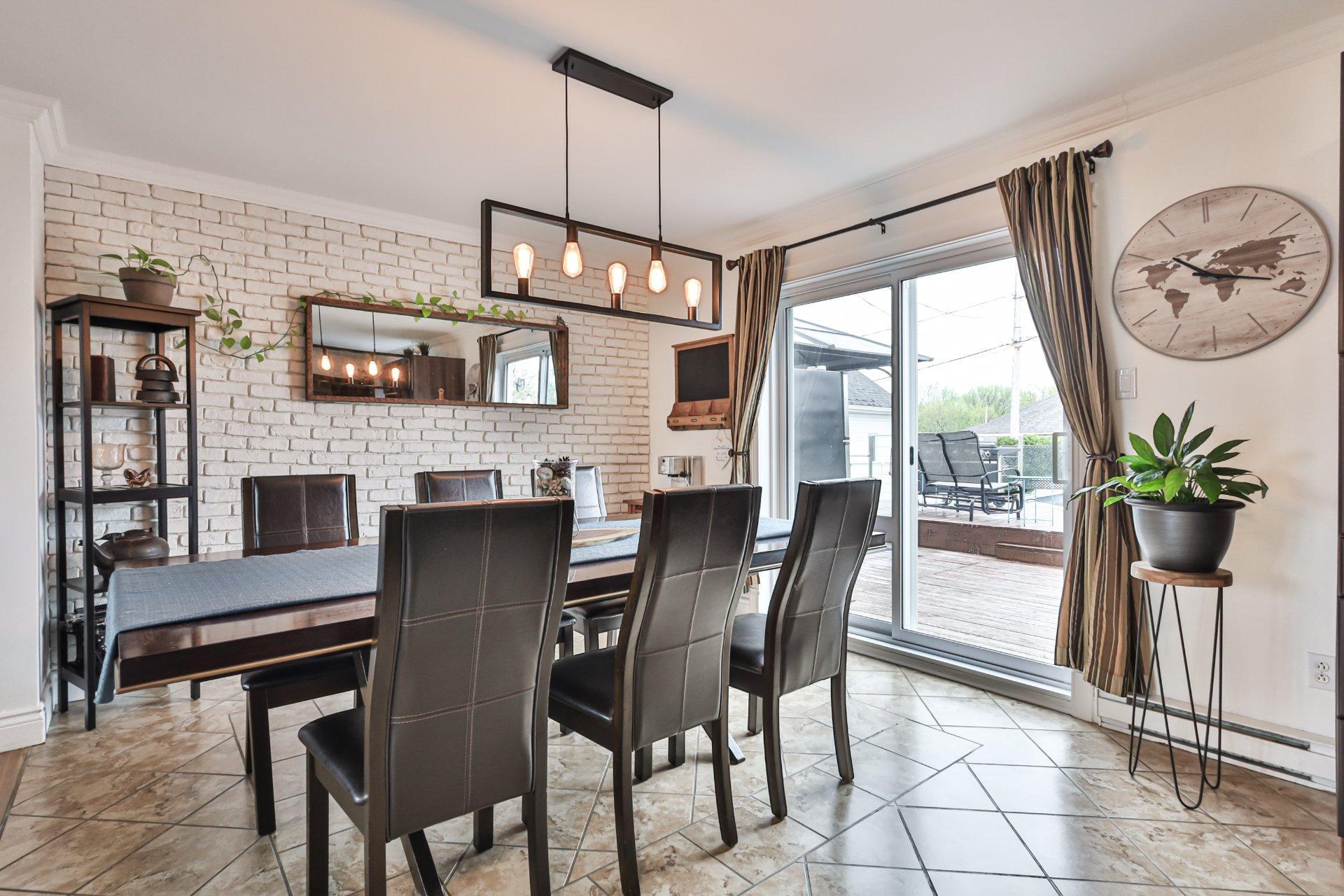 









1286


Rue Germaine-Guèvremont

,
Saint-Jérôme,




QC
J7Z7C4

