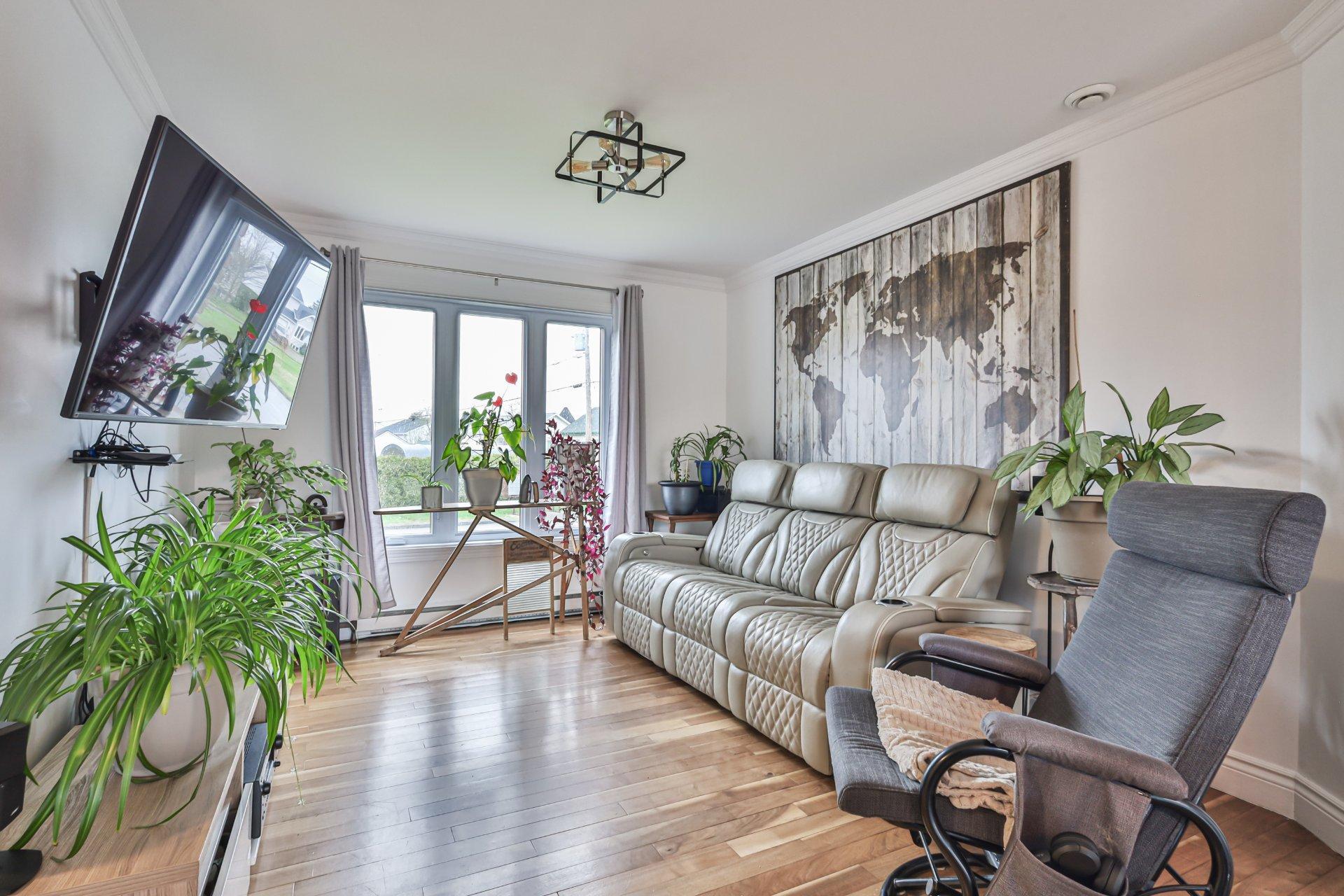 









1286


Rue Germaine-Guèvremont

,
Saint-Jérôme,




QC
J7Z7C4

