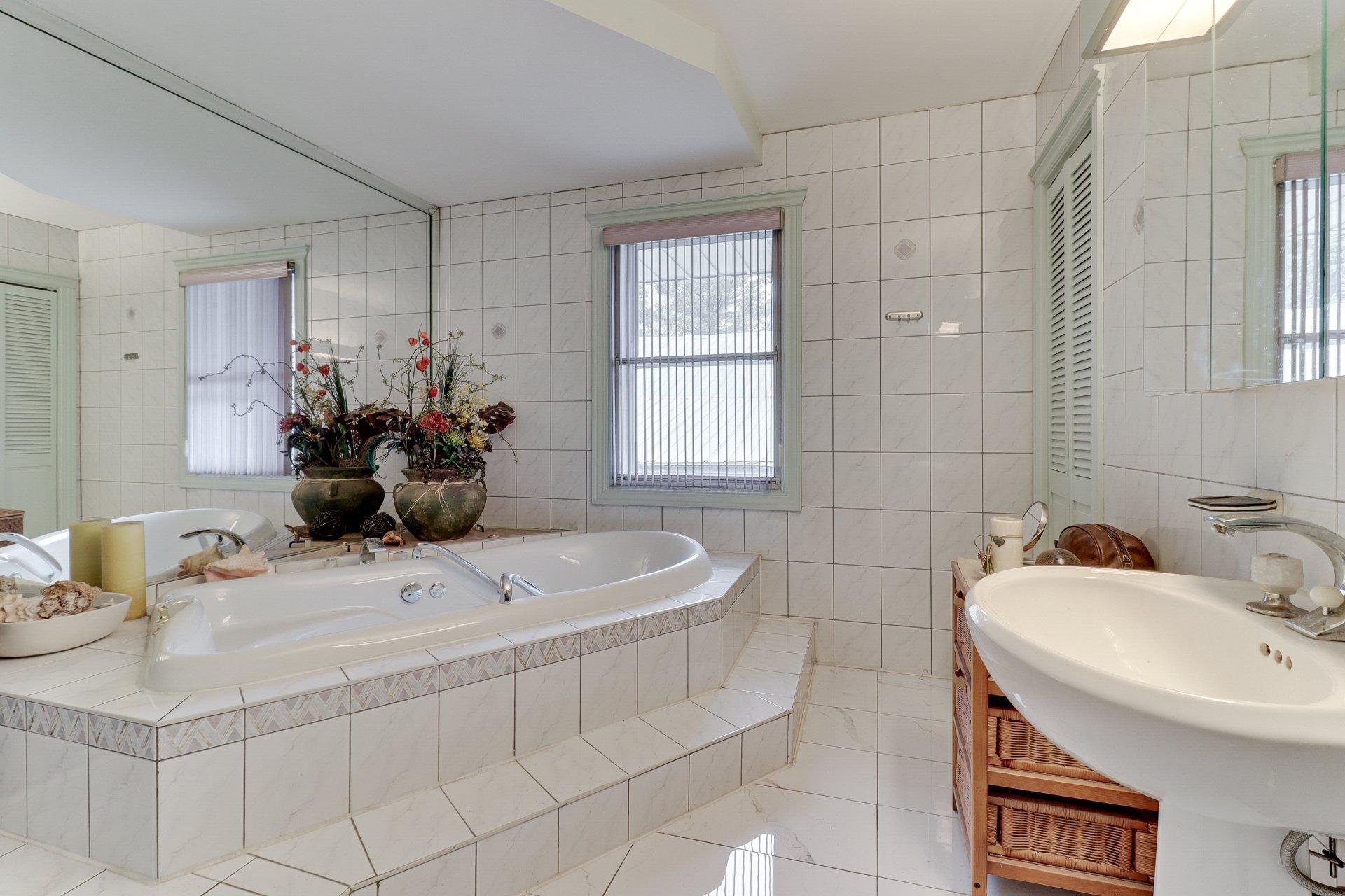 









5221


Rg du Bas-St-François

,
Laval (Duvernay),




QC
H7E4P2

