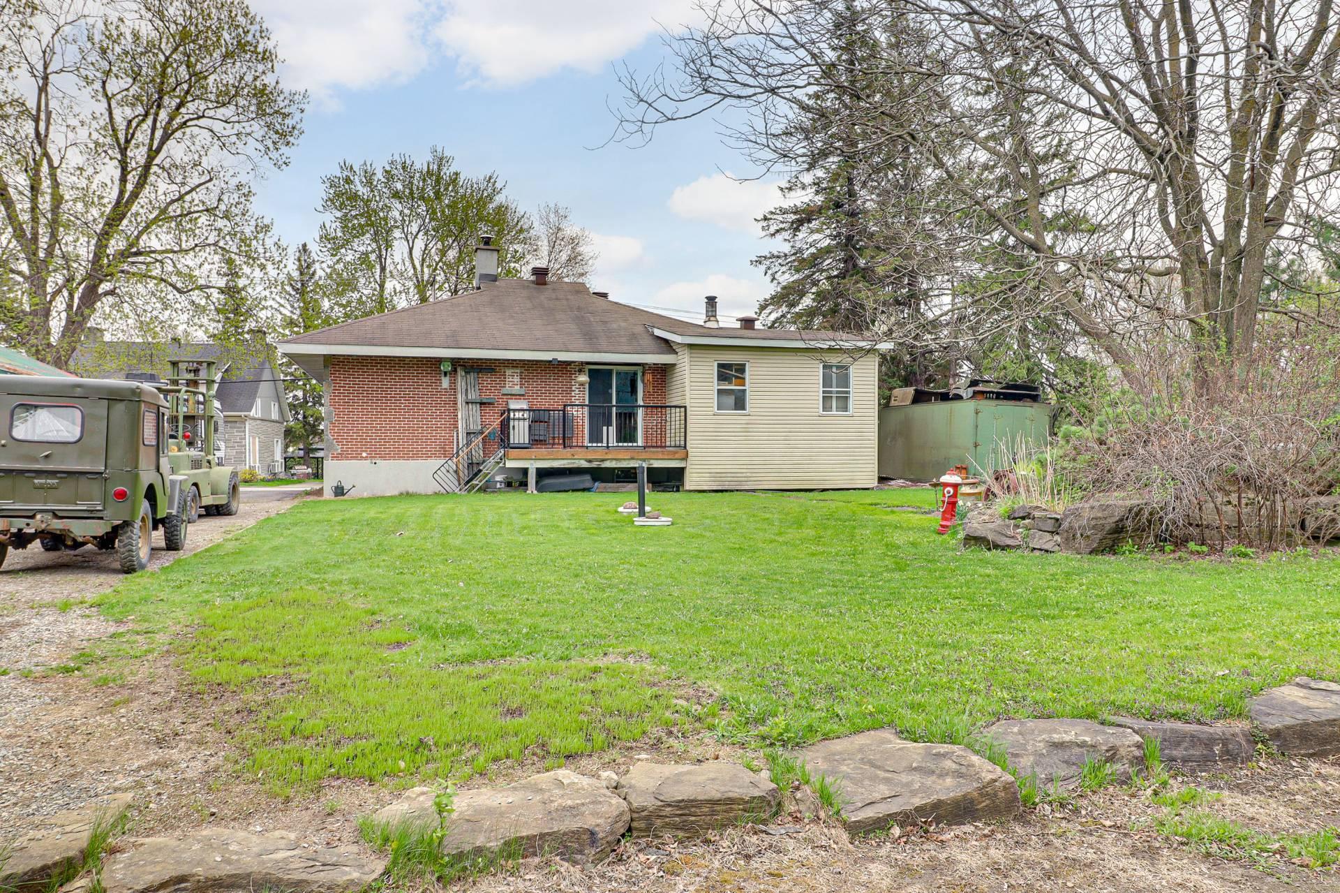 









5221


Rg du Bas-St-François

,
Laval (Duvernay),




QC
H7E4P2

