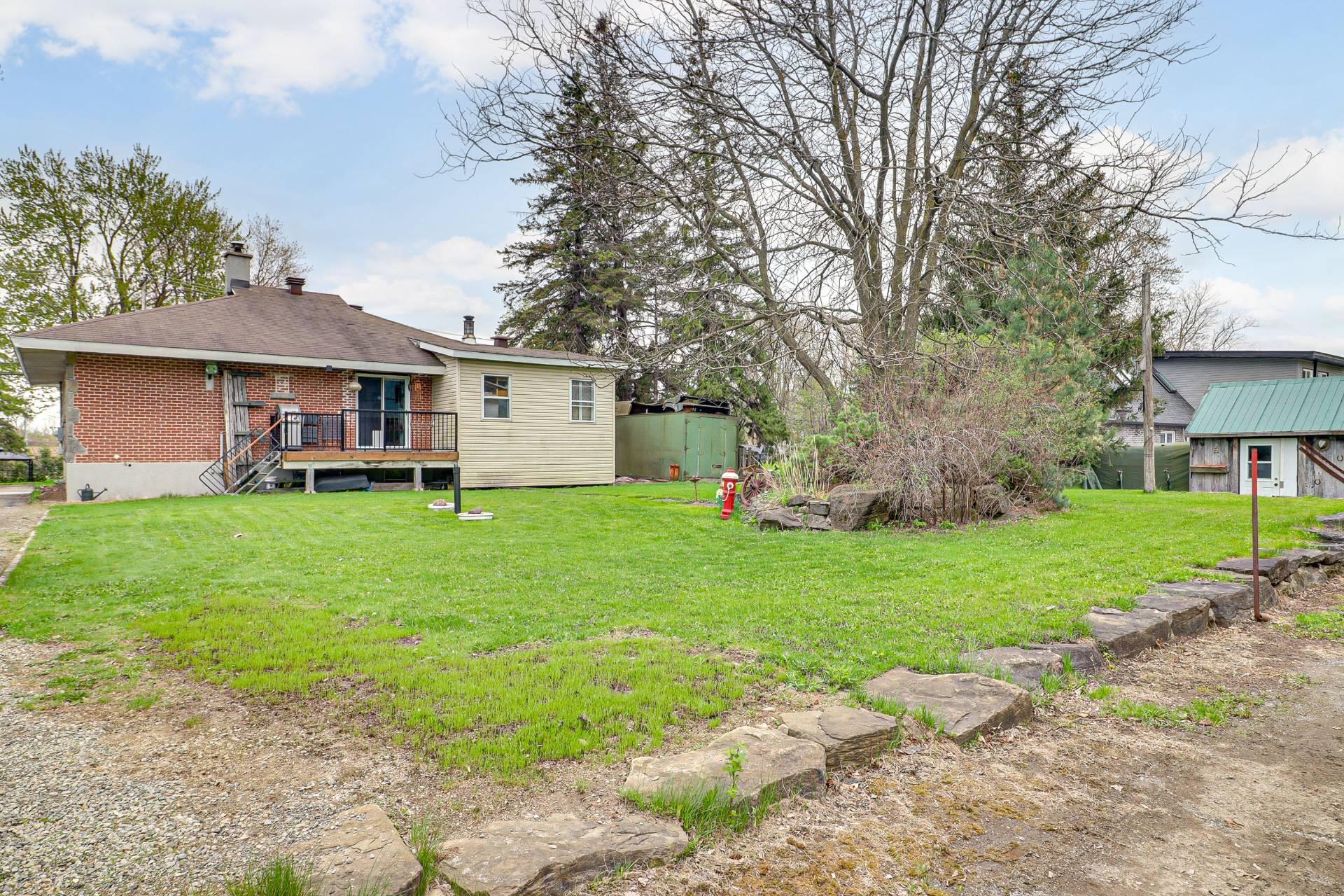 









5221


Rg du Bas-St-François

,
Laval (Duvernay),




QC
H7E4P2

