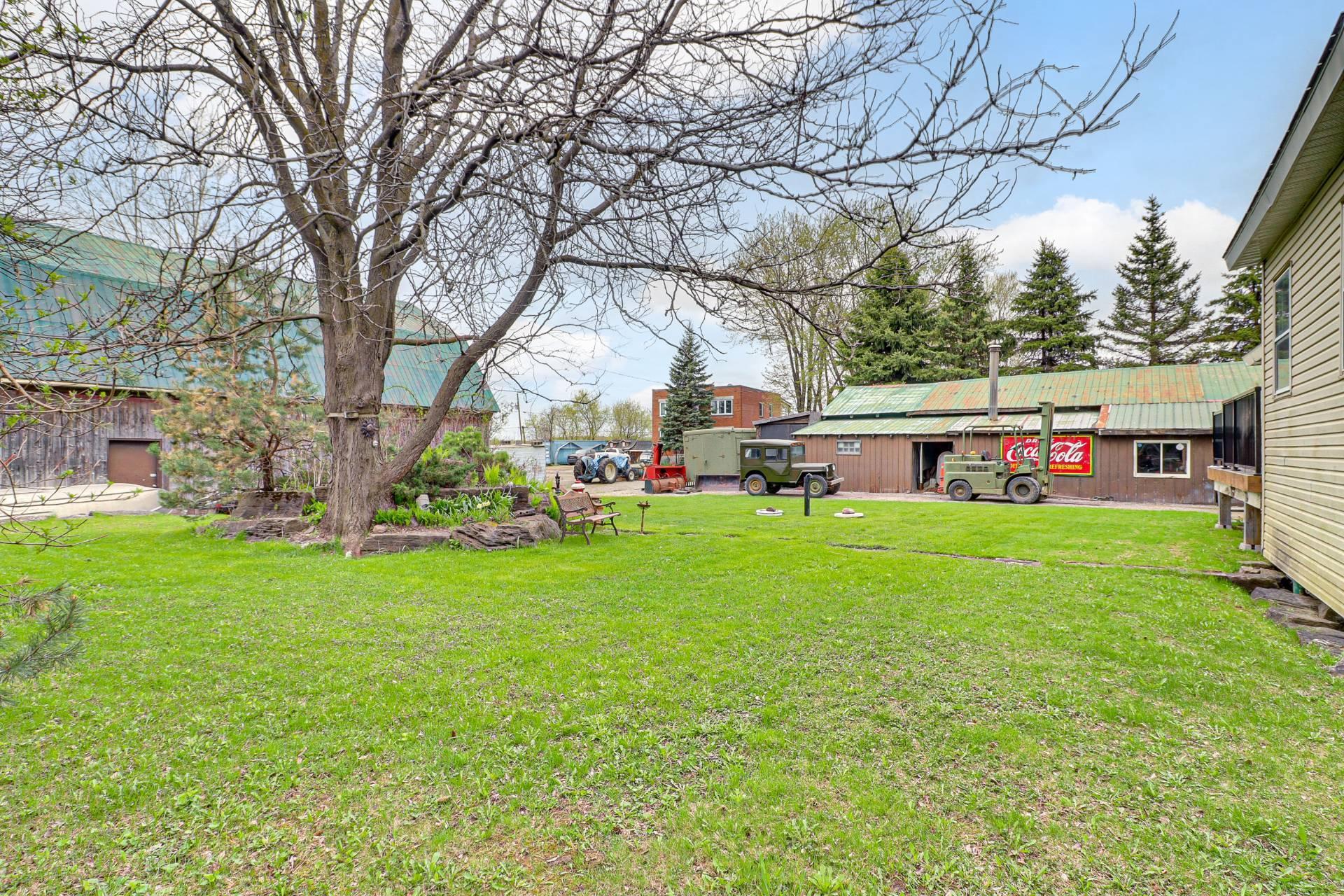 









5221


Rg du Bas-St-François

,
Laval (Duvernay),




QC
H7E4P2


