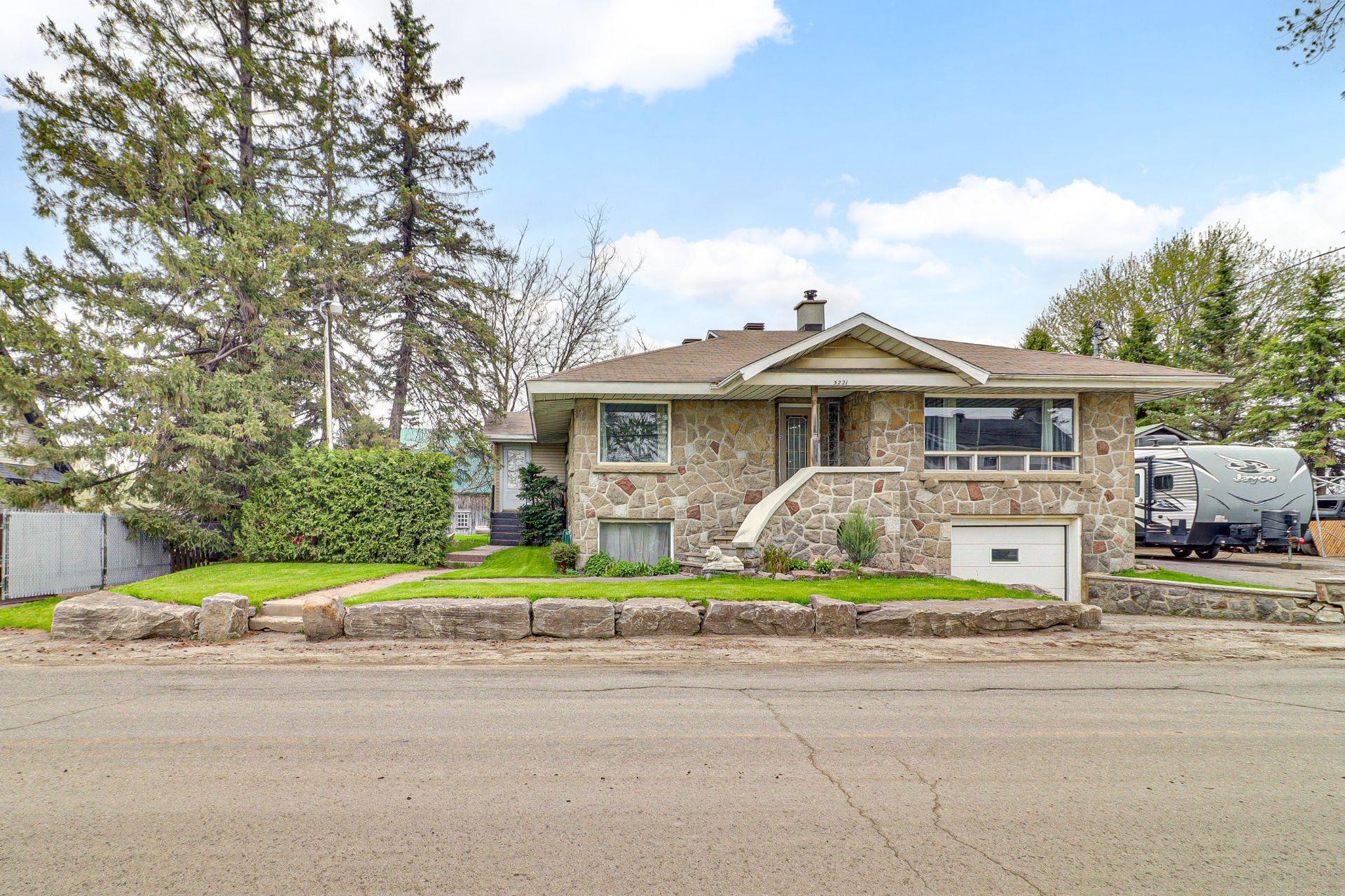 









5221


Rg du Bas-St-François

,
Laval (Duvernay),




QC
H7E4P2

