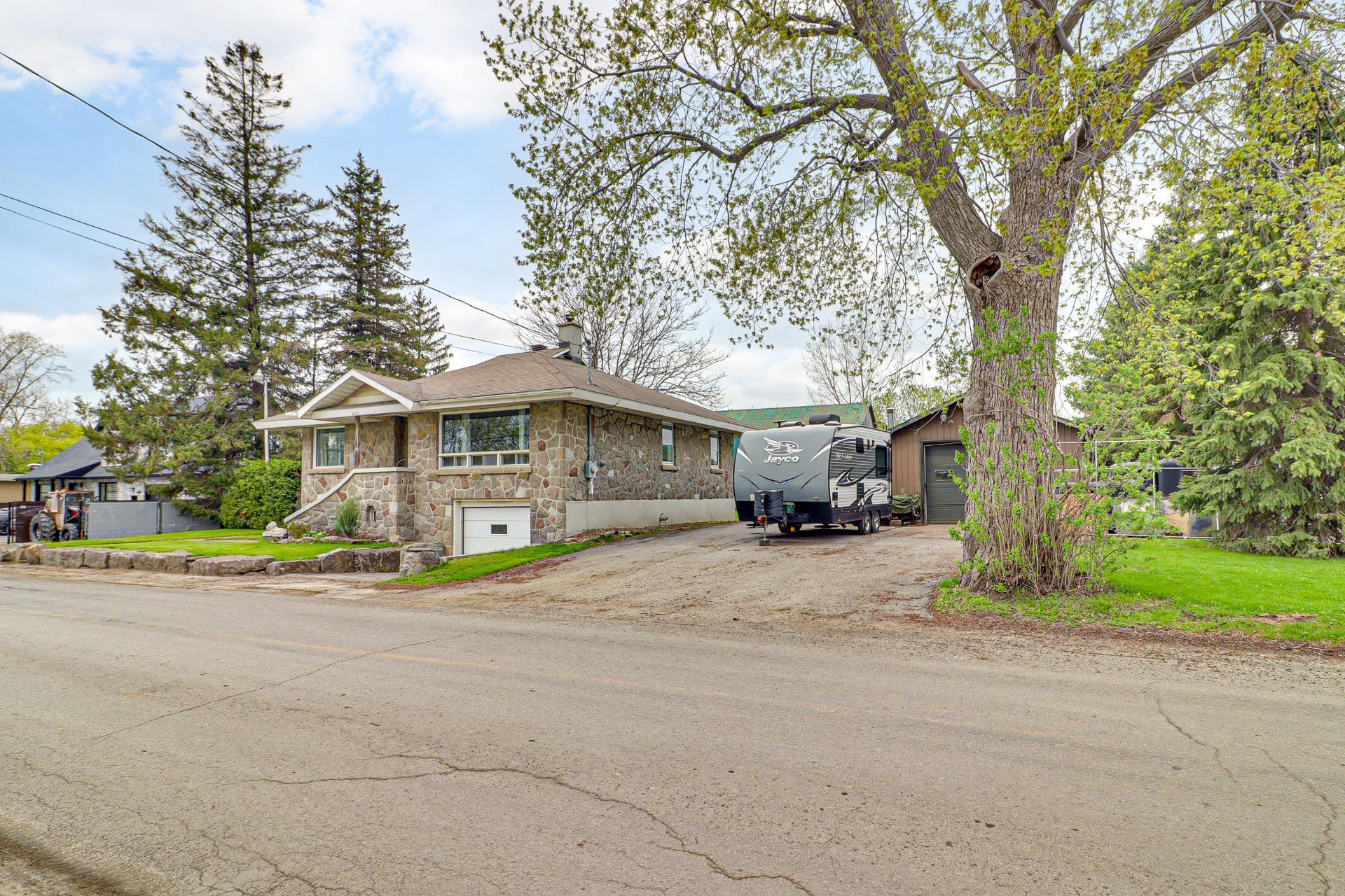 









5221


Rg du Bas-St-François

,
Laval (Duvernay),




QC
H7E4P2

