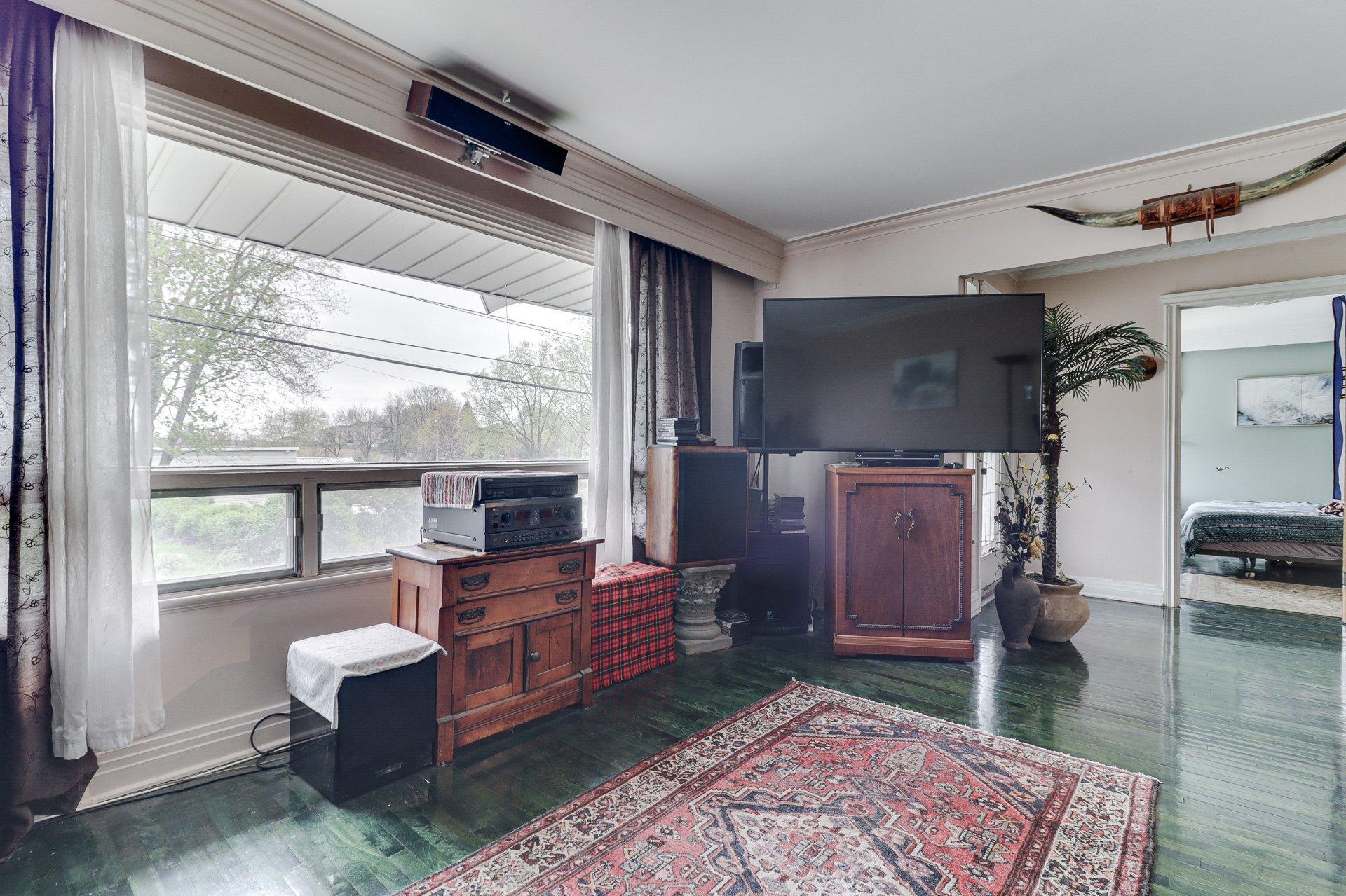 









5221


Rg du Bas-St-François

,
Laval (Duvernay),




QC
H7E4P2

