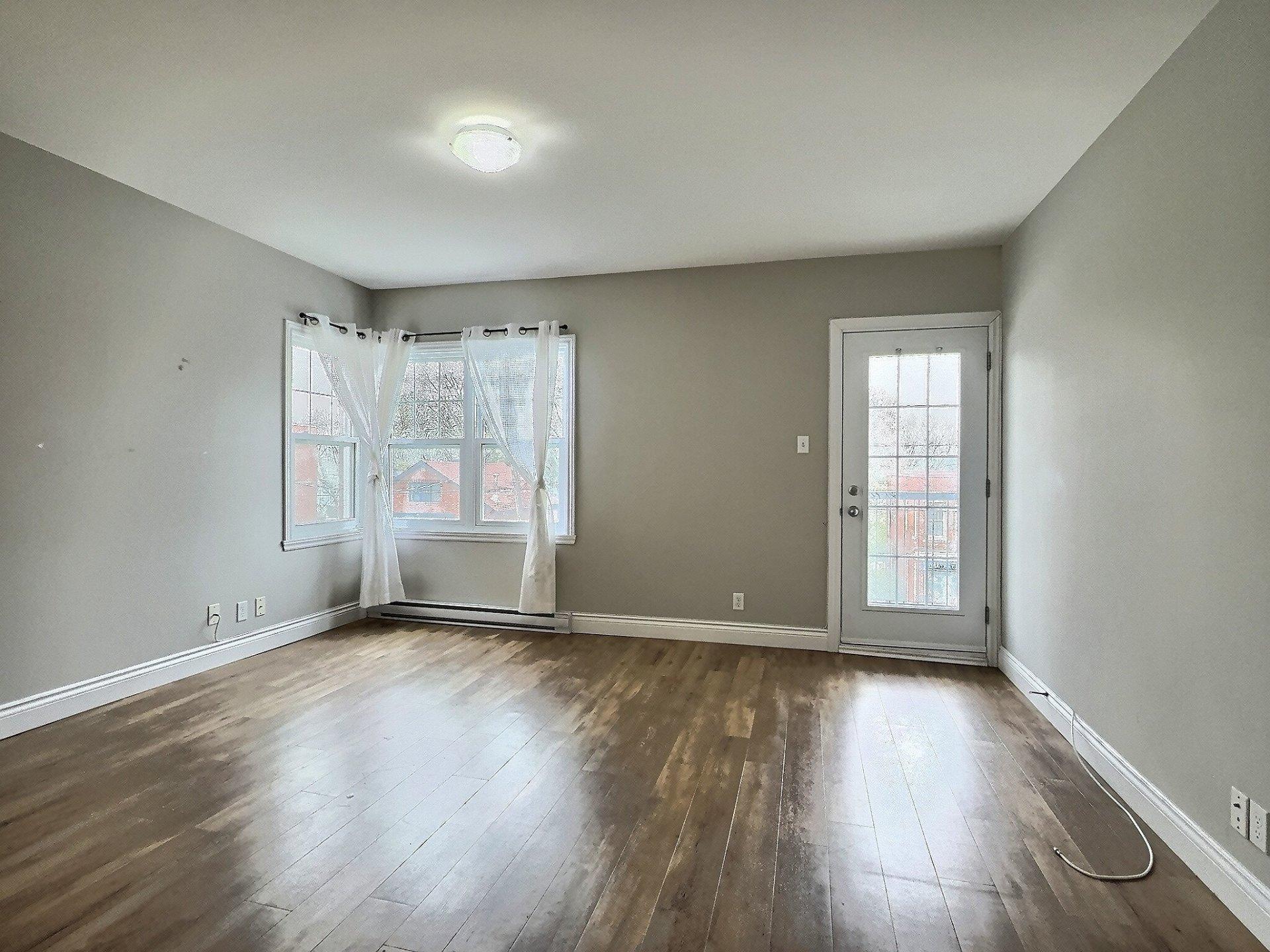 









523

 - 531


Rue King E.

,
Sherbrooke (Fleurimont),




QC
J1G1B6

