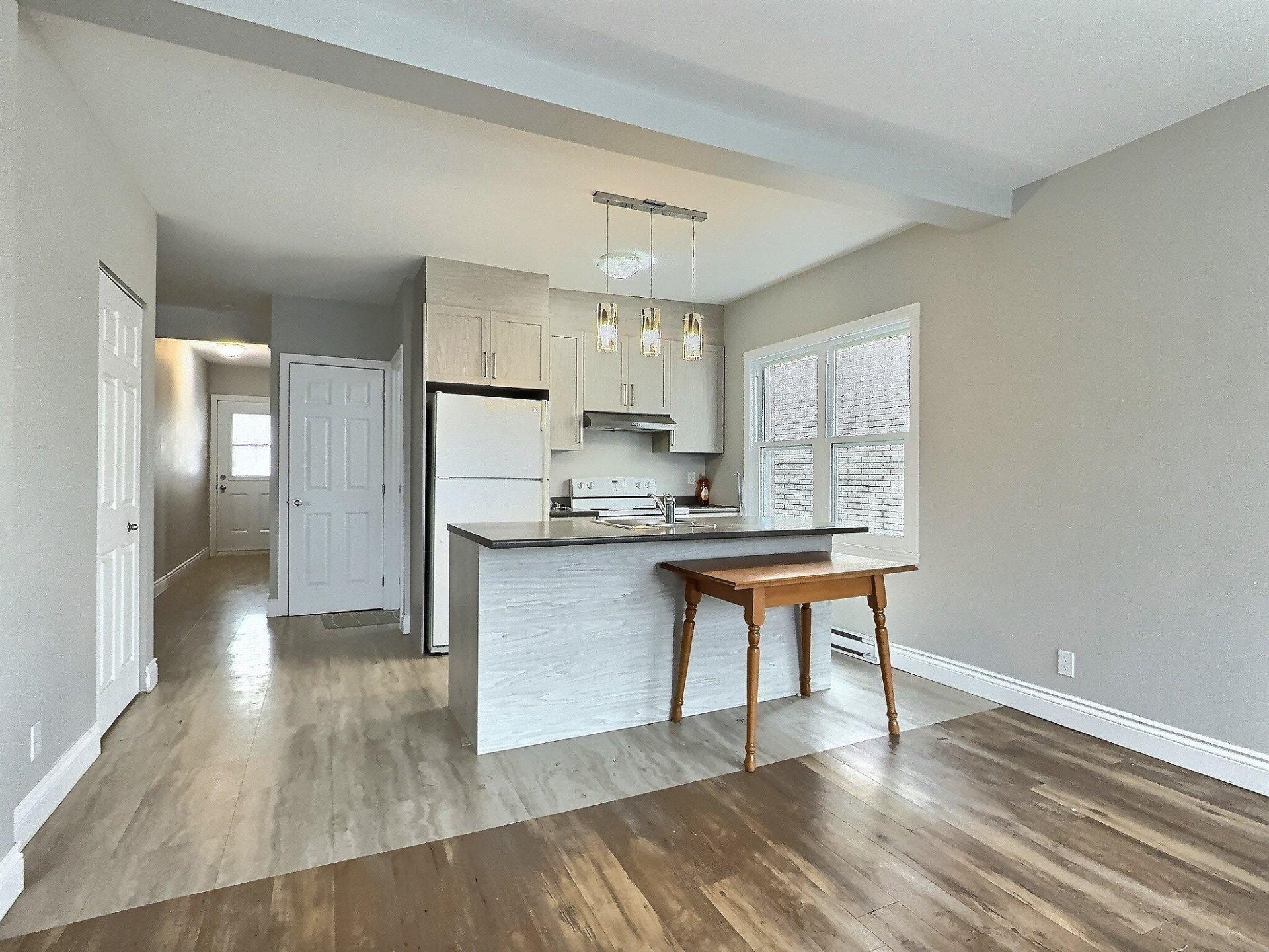 









523

 - 531


Rue King E.

,
Sherbrooke (Fleurimont),




QC
J1G1B6

