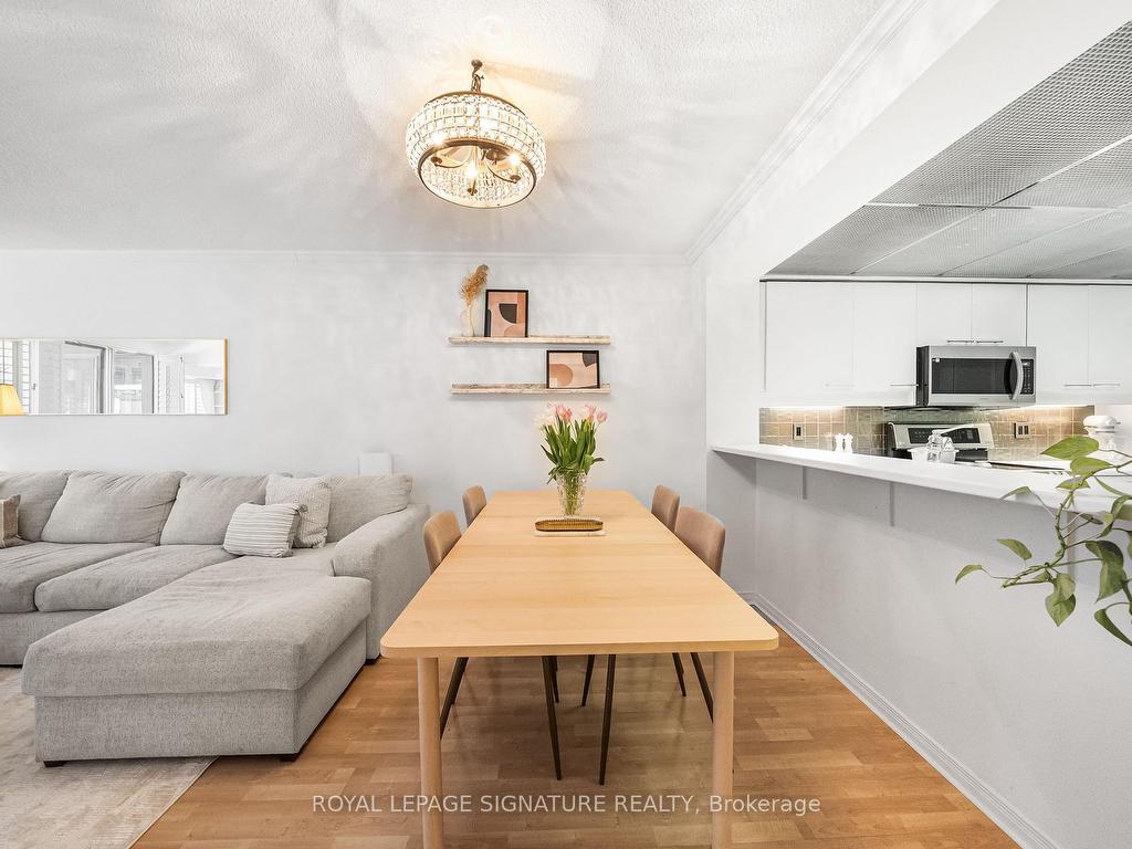 









18


Hollywood

Avenue, 206,
Toronto,




ON
M2N 6P5

