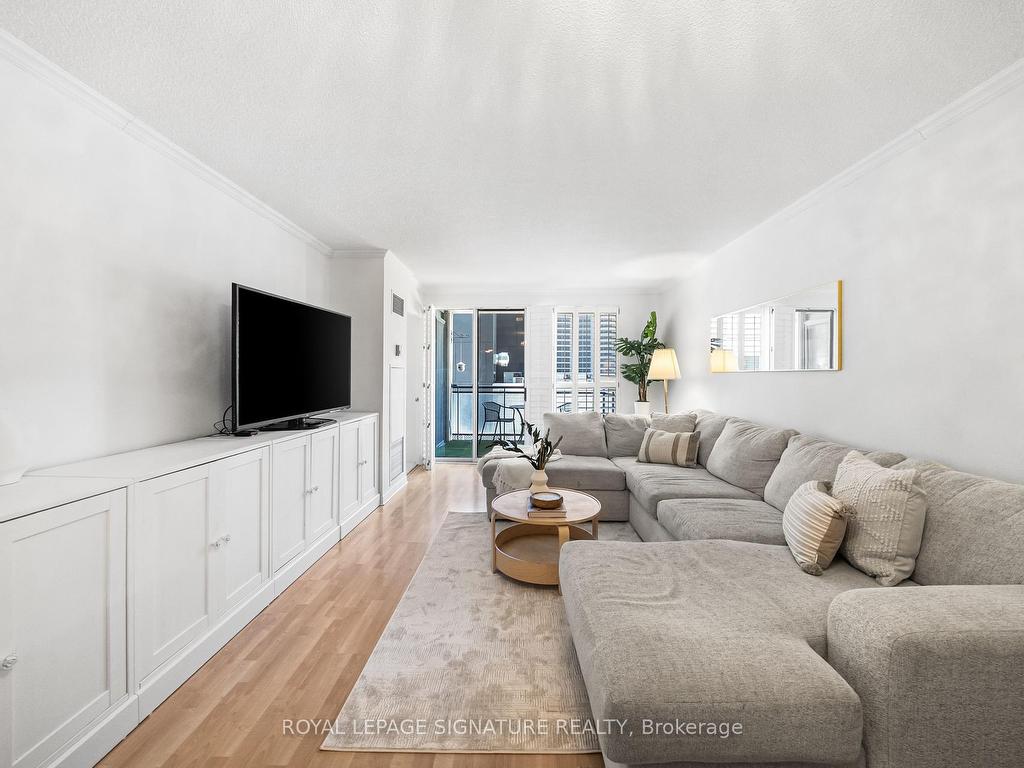









18


Hollywood

Avenue, 206,
Toronto,




ON
M2N 6P5

