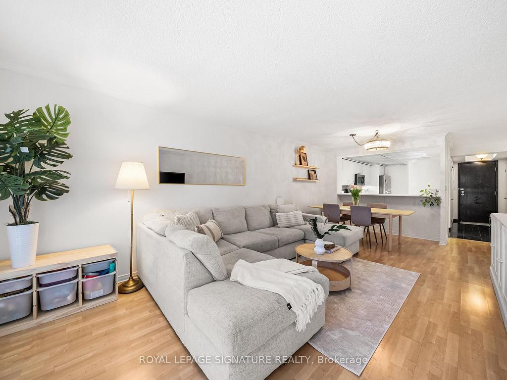 









18


Hollywood

Avenue, 206,
Toronto,




ON
M2N 6P5

