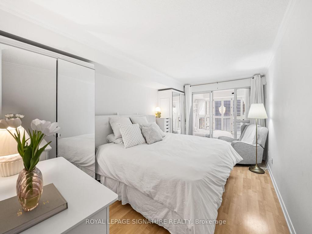 









18


Hollywood

Avenue, 206,
Toronto,




ON
M2N 6P5

