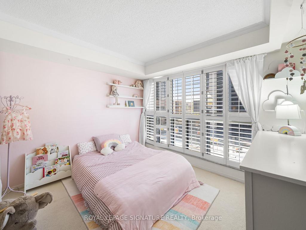 









18


Hollywood

Avenue, 206,
Toronto,




ON
M2N 6P5

