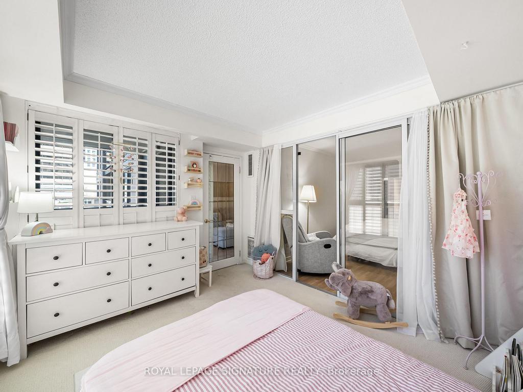 









18


Hollywood

Avenue, 206,
Toronto,




ON
M2N 6P5

