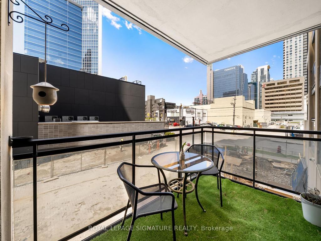 









18


Hollywood

Avenue, 206,
Toronto,




ON
M2N 6P5

