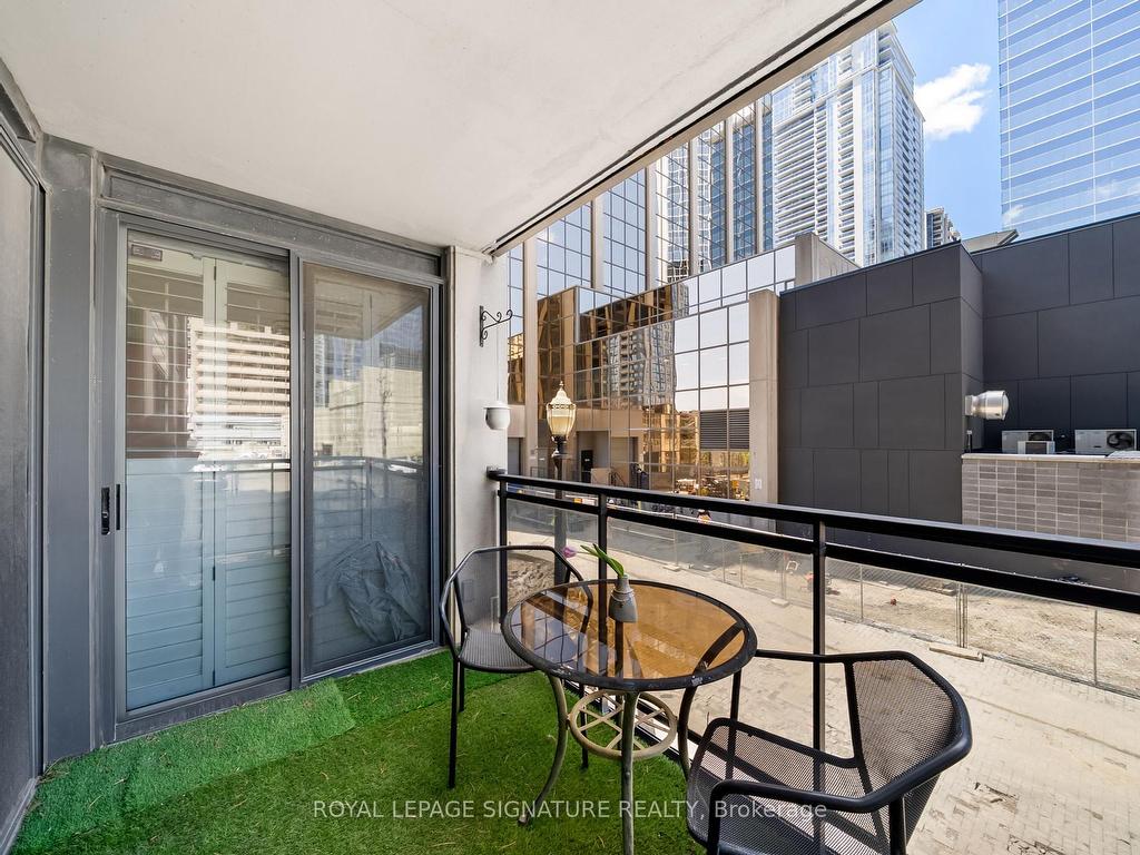 









18


Hollywood

Avenue, 206,
Toronto,




ON
M2N 6P5

