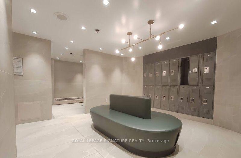 









18


Hollywood

Avenue, 206,
Toronto,




ON
M2N 6P5

