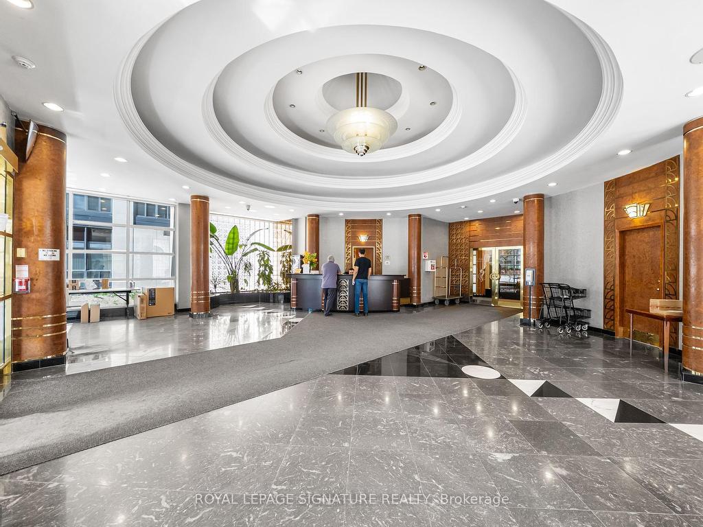 









18


Hollywood

Avenue, 206,
Toronto,




ON
M2N 6P5

