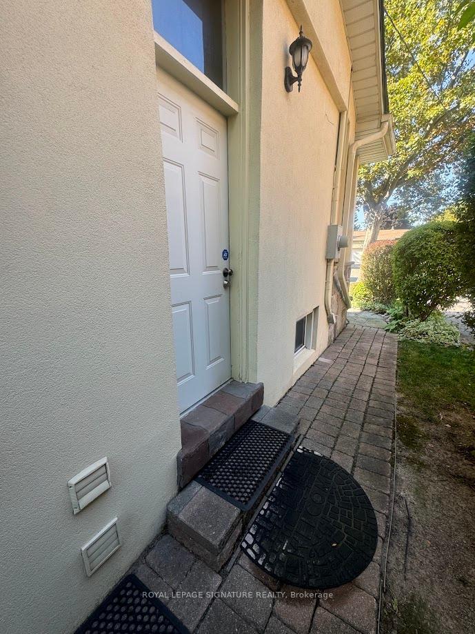 









31


Whitelock

Crescent, Bsmt,
Toronto,




ON
M2K 1V9

