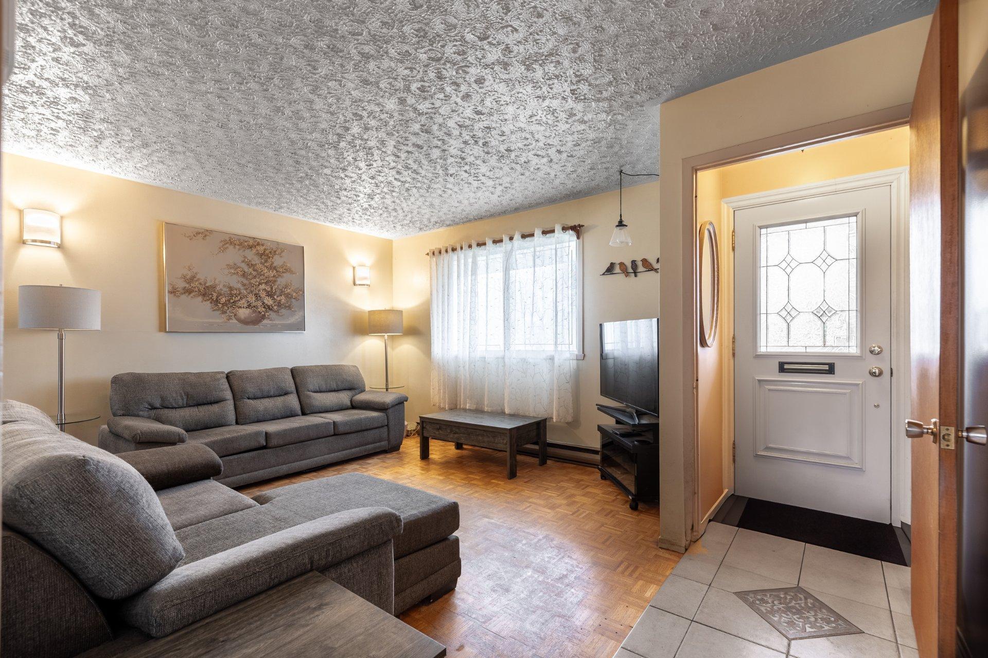 









2355


Boul. Perron

,
Longueuil (Le Vieux-Longueuil),




QC
J4L4G4

