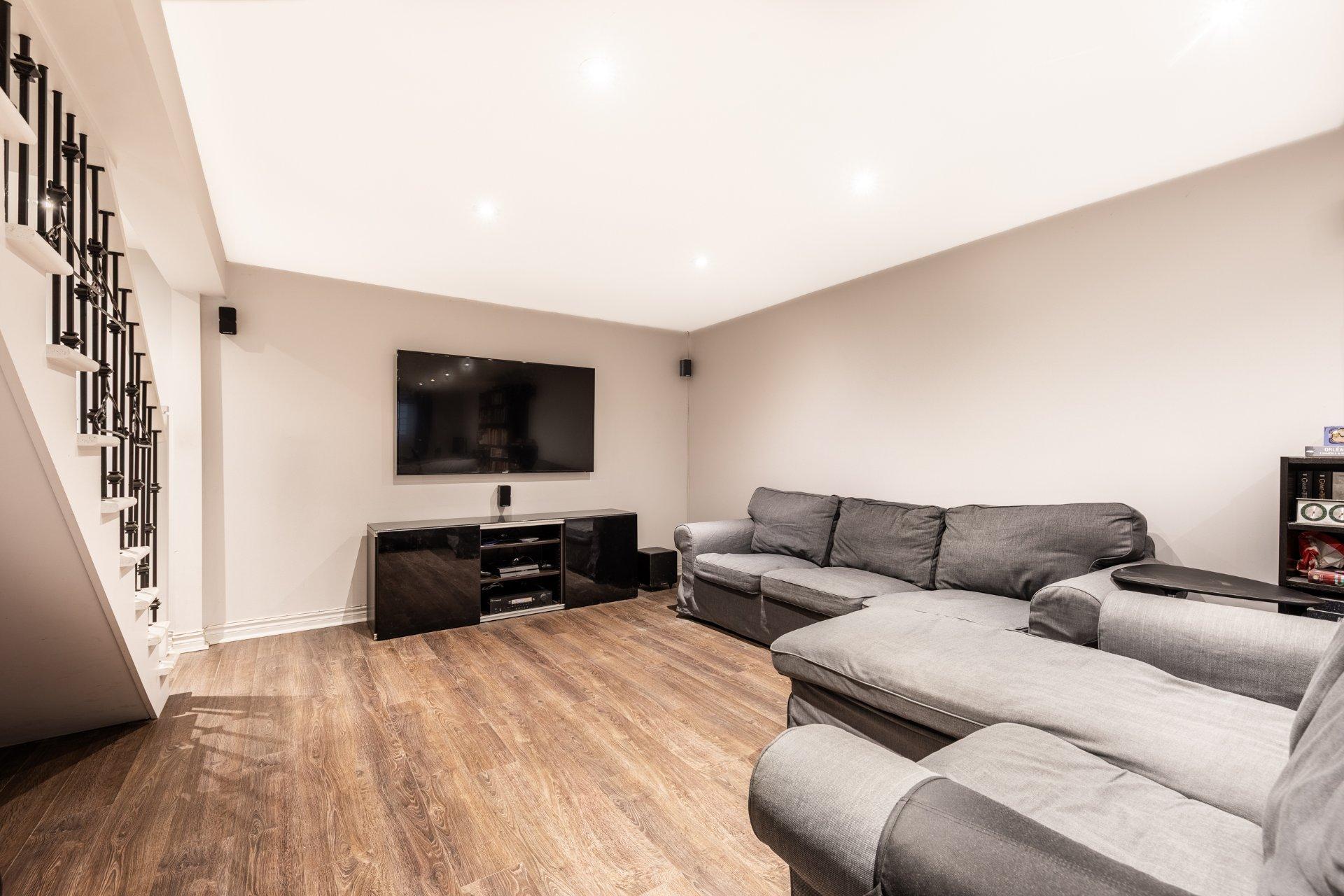 









2355


Boul. Perron

,
Longueuil (Le Vieux-Longueuil),




QC
J4L4G4

