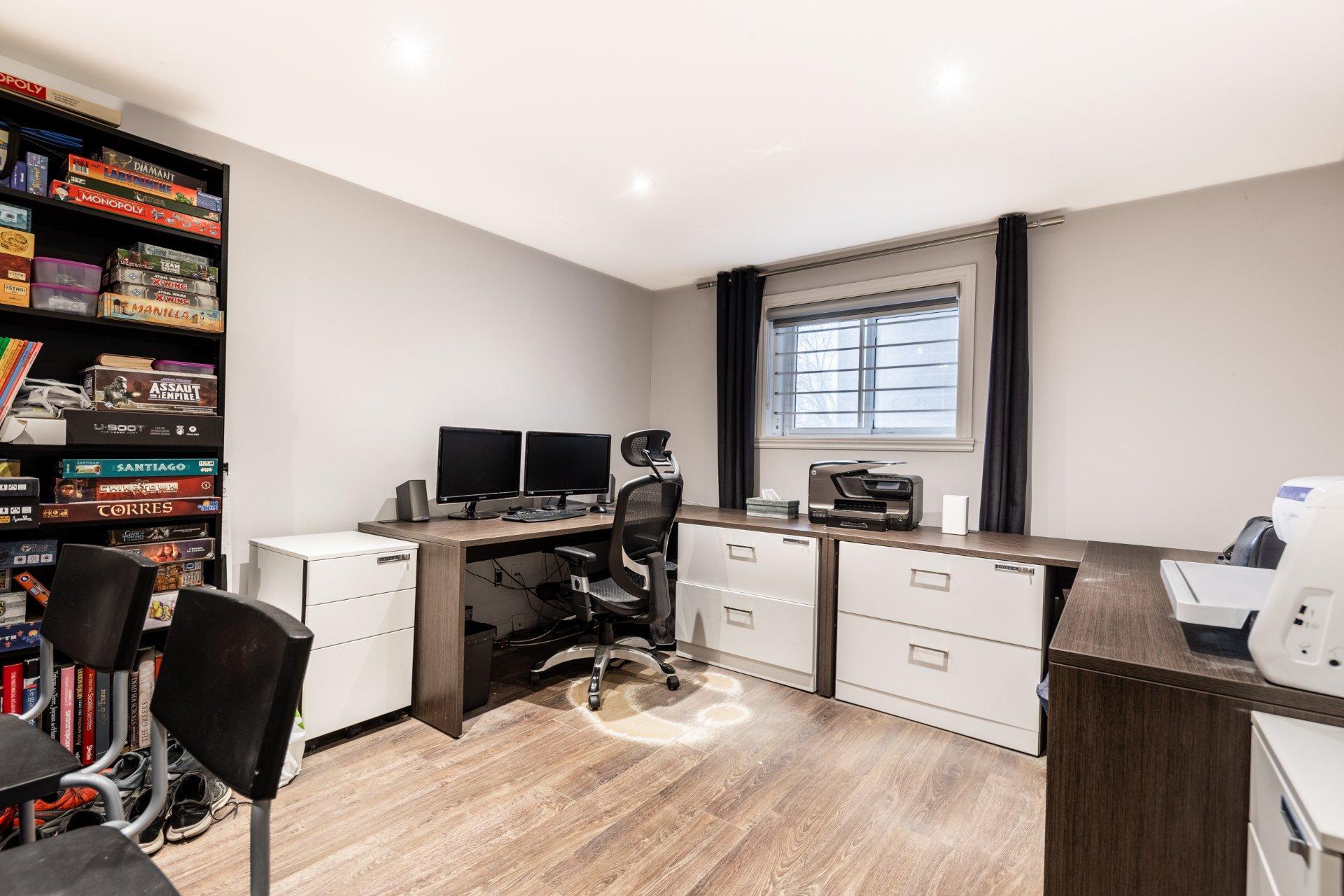 









2355


Boul. Perron

,
Longueuil (Le Vieux-Longueuil),




QC
J4L4G4

