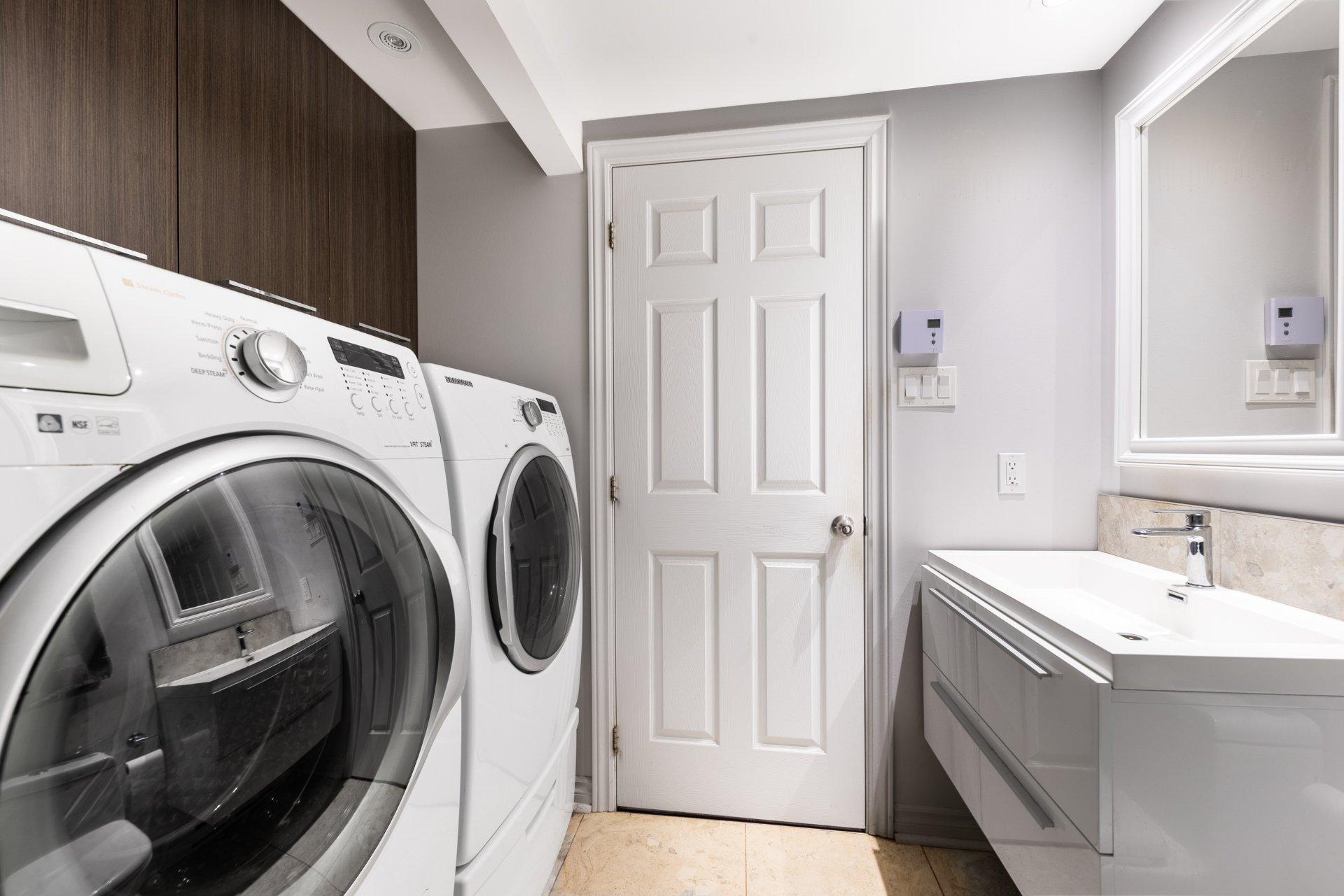 









2355


Boul. Perron

,
Longueuil (Le Vieux-Longueuil),




QC
J4L4G4

