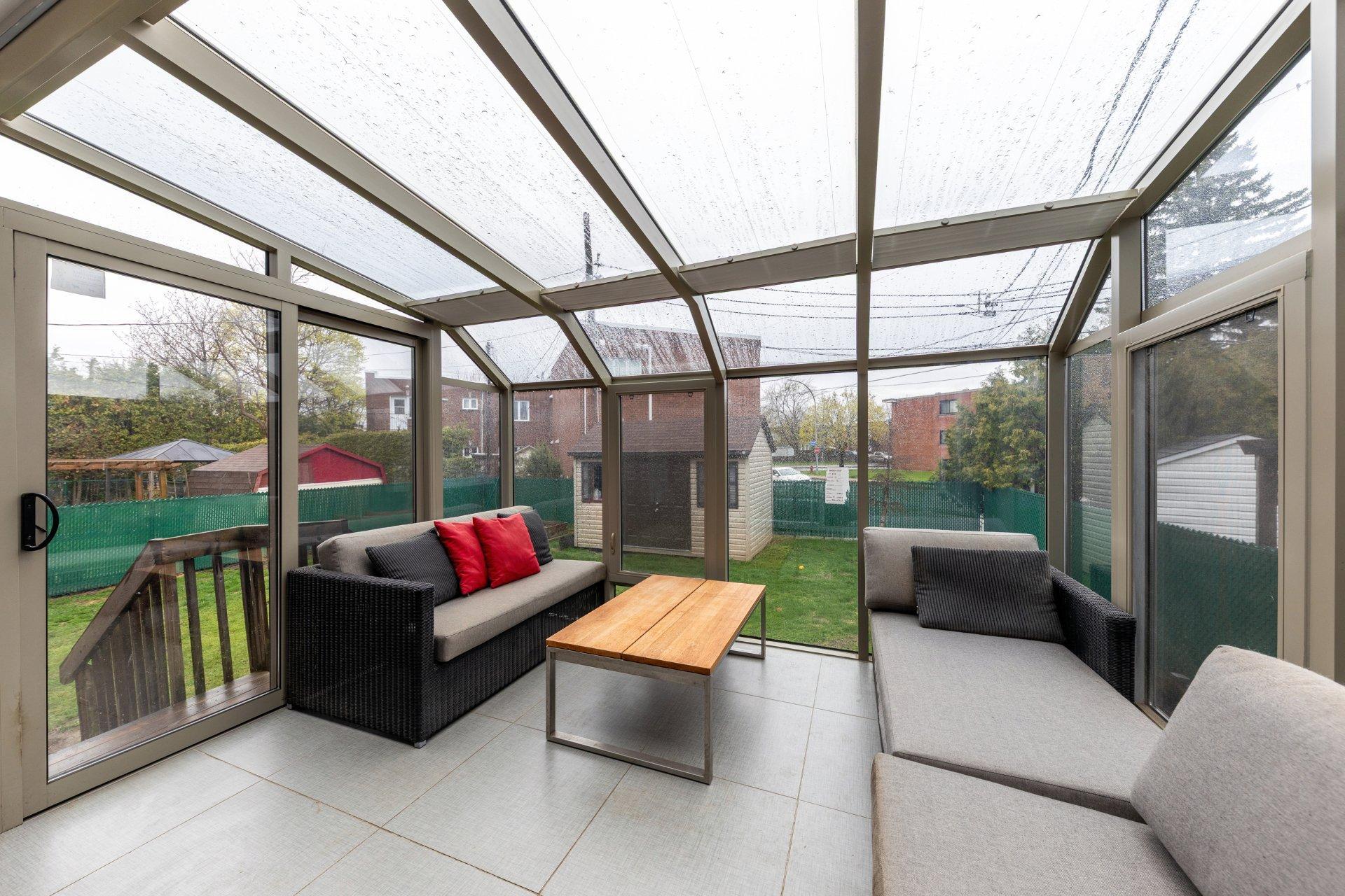 









2355


Boul. Perron

,
Longueuil (Le Vieux-Longueuil),




QC
J4L4G4

