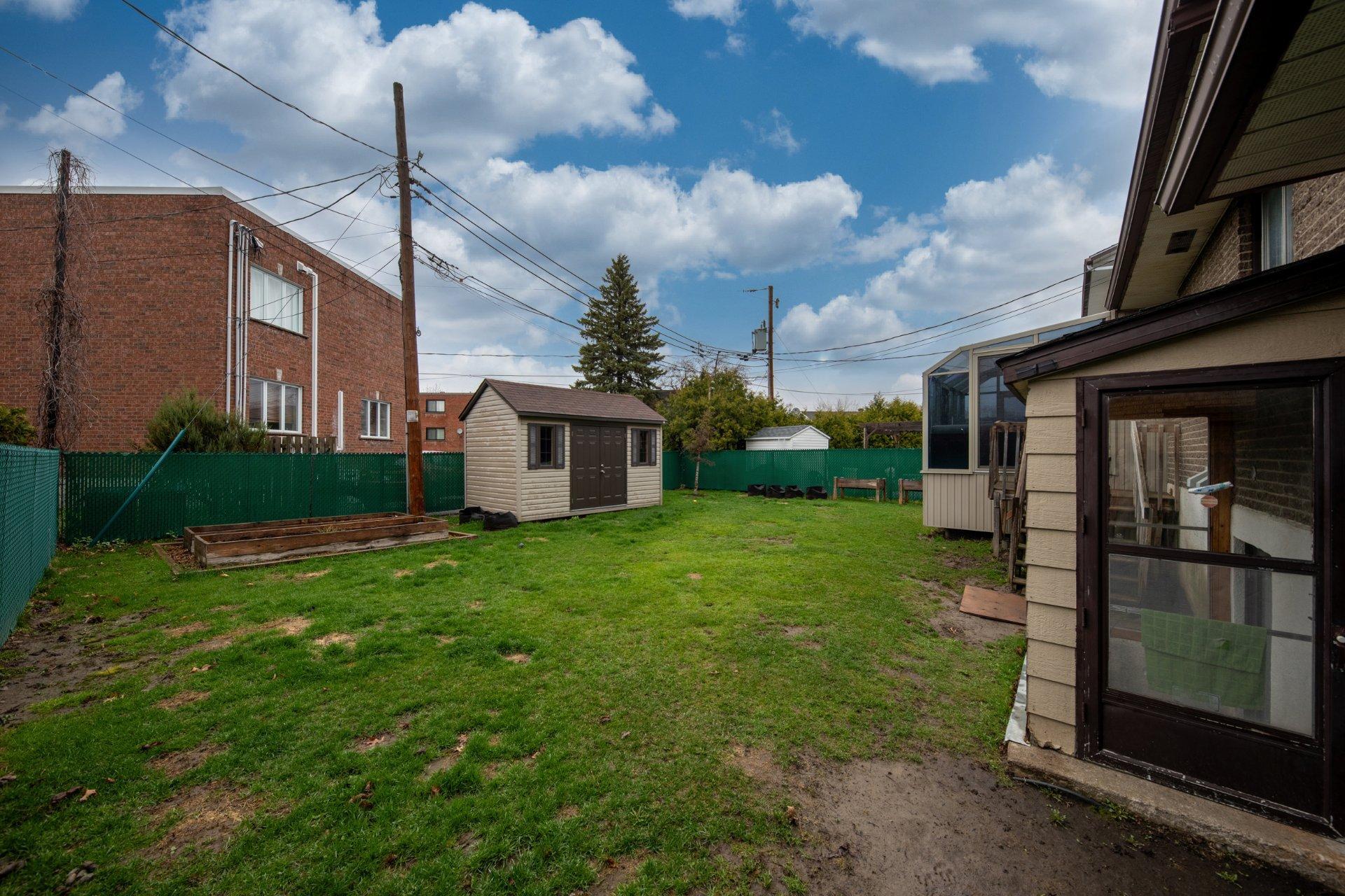 









2355


Boul. Perron

,
Longueuil (Le Vieux-Longueuil),




QC
J4L4G4

