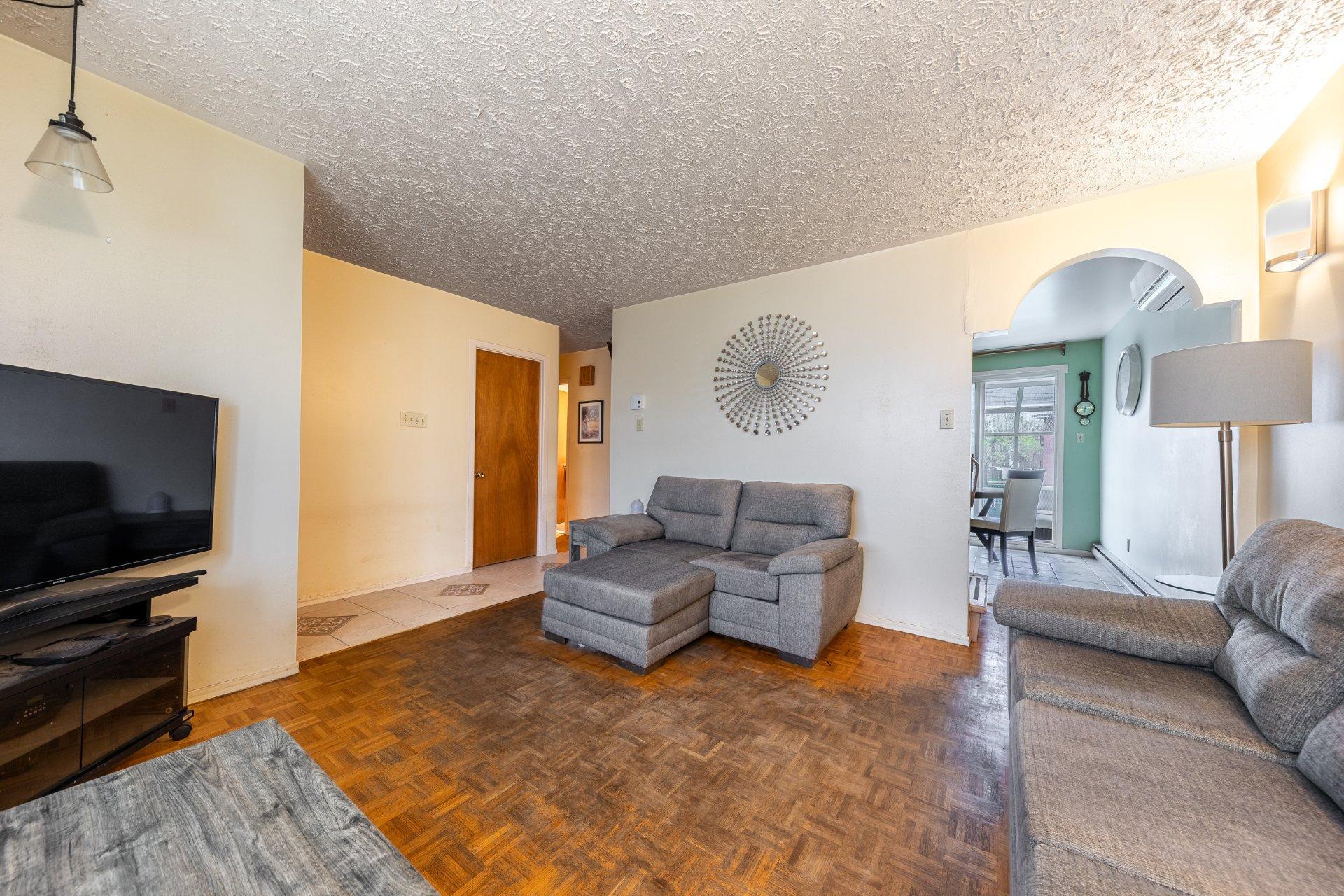 









2355


Boul. Perron

,
Longueuil (Le Vieux-Longueuil),




QC
J4L4G4

