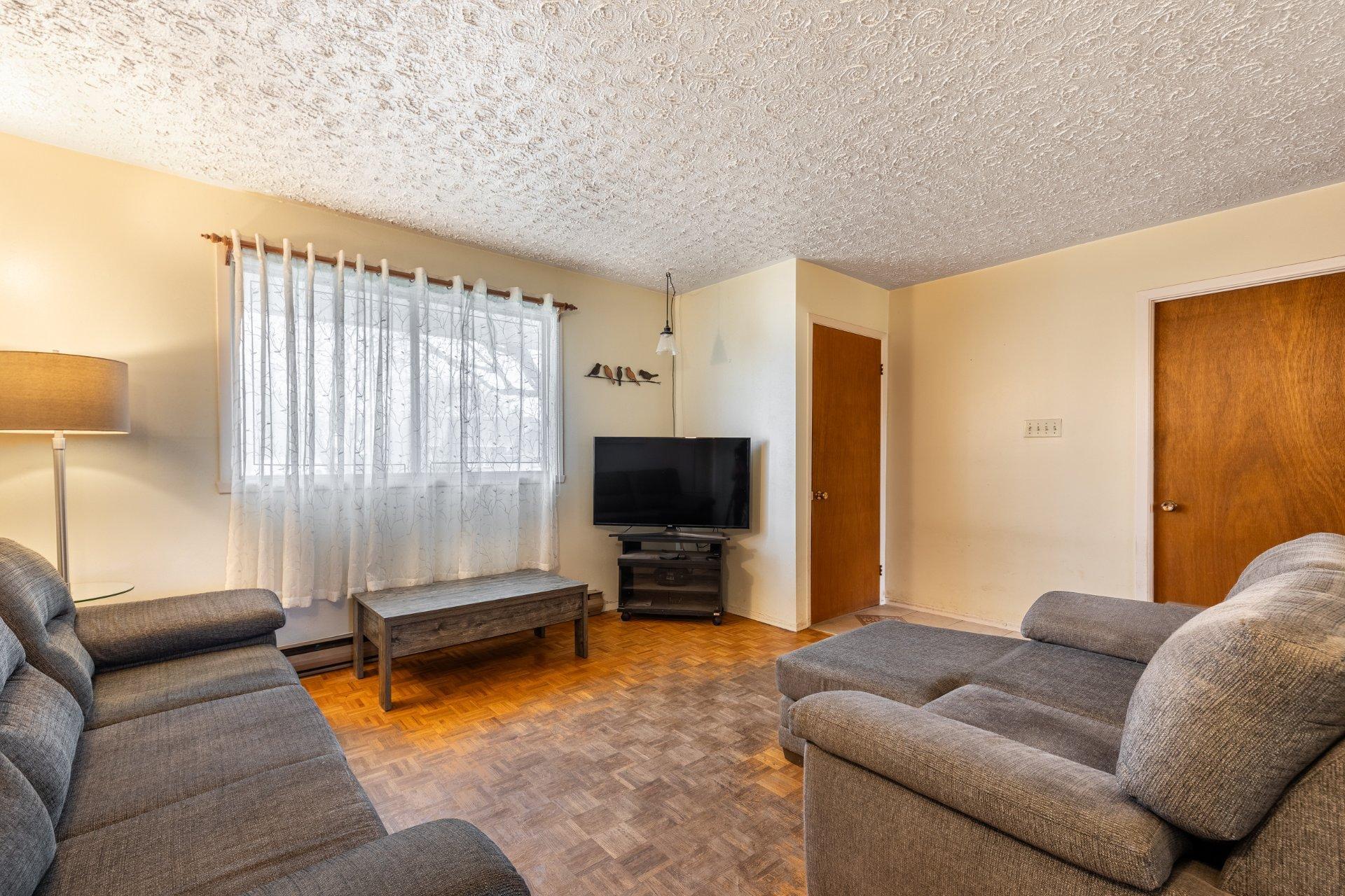 









2355


Boul. Perron

,
Longueuil (Le Vieux-Longueuil),




QC
J4L4G4

