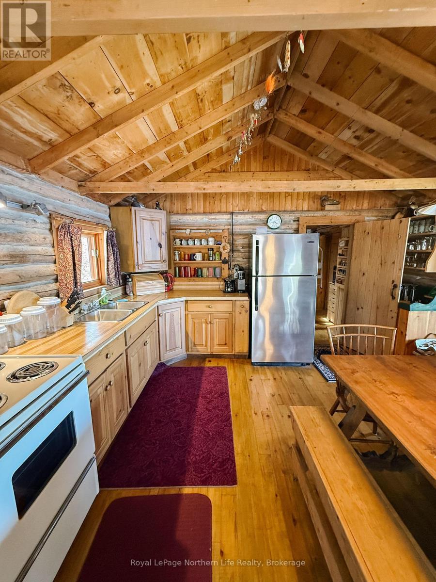 












295 NEAULT ROAD

,
Papineau-Cameron (Papineau Cameron),




Ontario
P0H1V0

