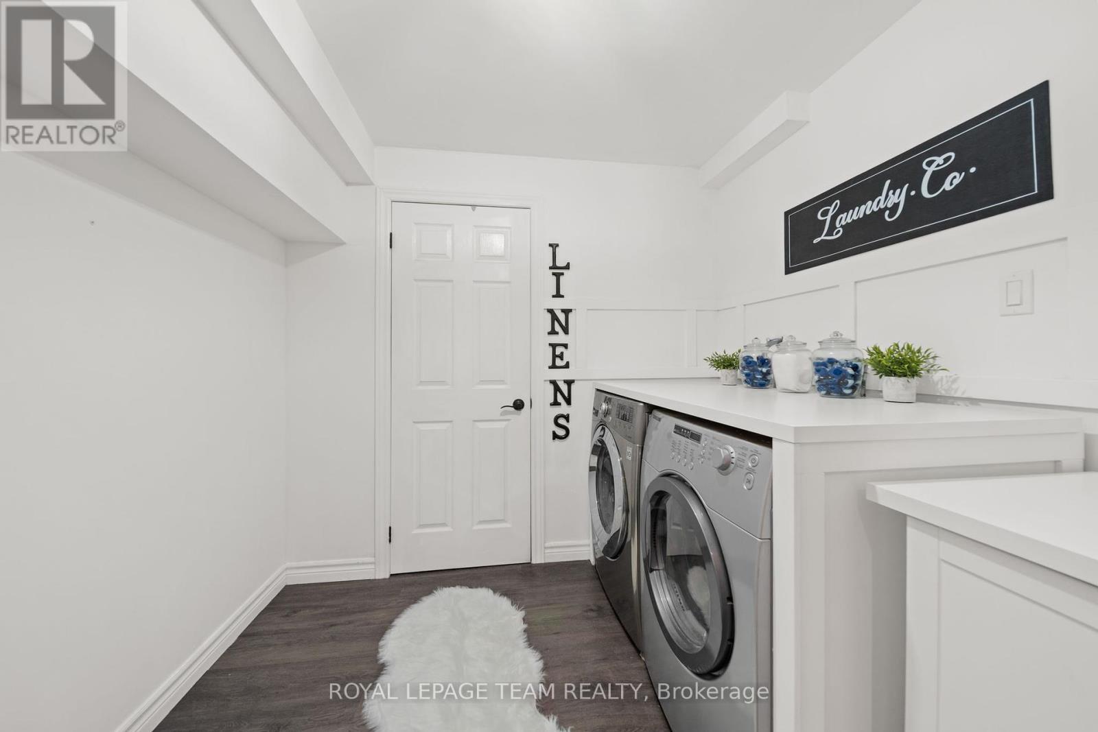 












112 LADY LOCHEAD LANE

,
Ottawa,




Ontario
K0A1L0

