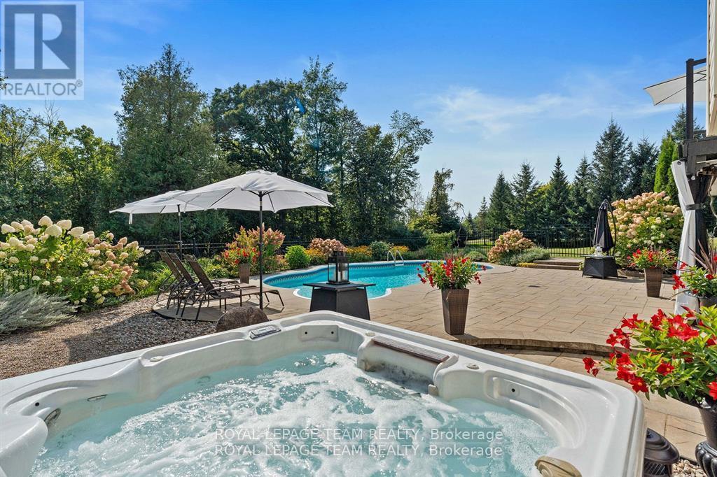 












112 LADY LOCHEAD LANE

,
Ottawa,




Ontario
K0A1L0

