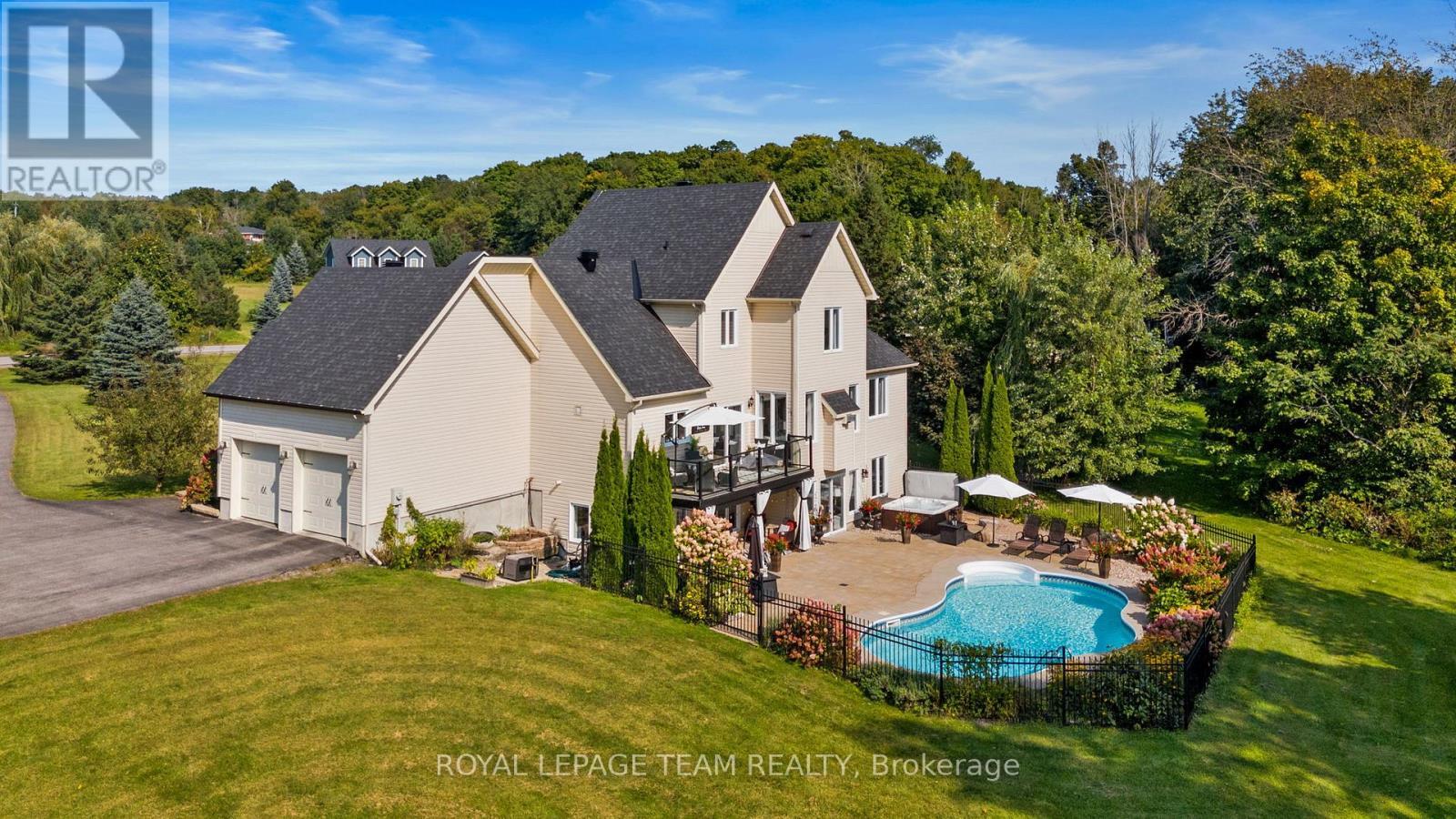 












112 LADY LOCHEAD LANE

,
Ottawa,




Ontario
K0A1L0

