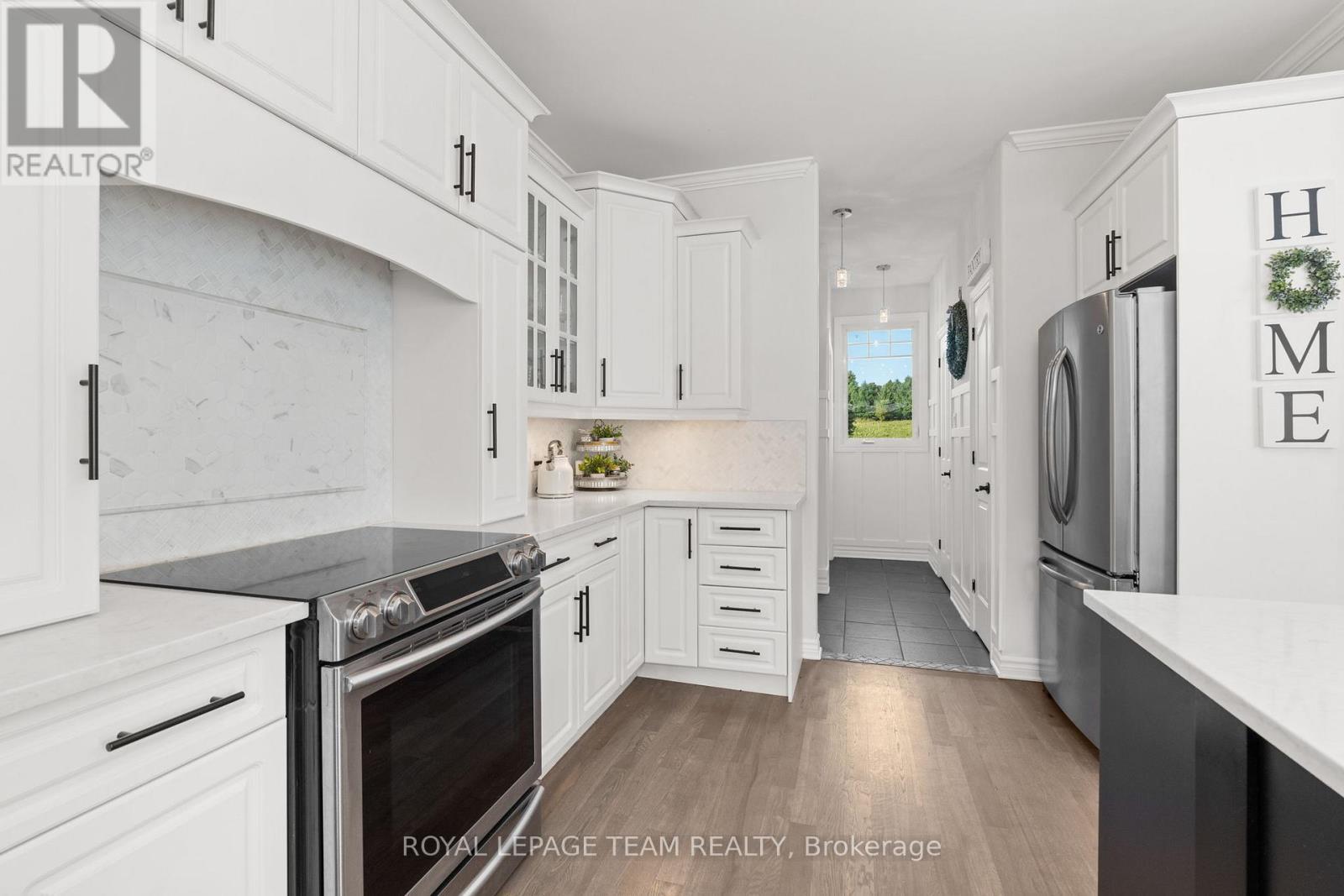 












112 LADY LOCHEAD LANE

,
Ottawa,




Ontario
K0A1L0

