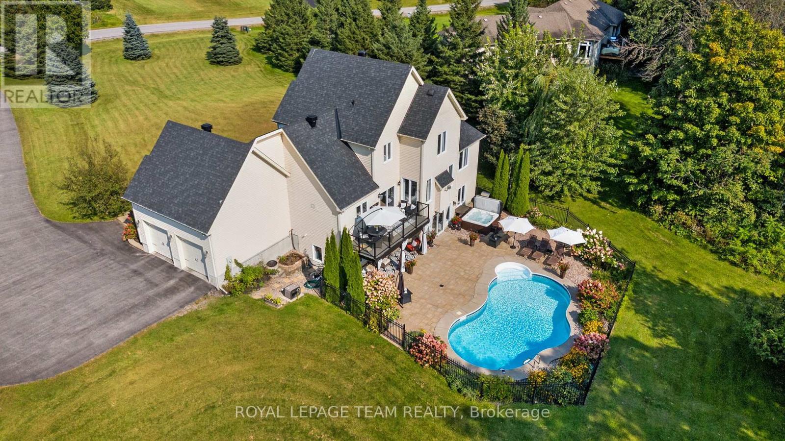 












112 LADY LOCHEAD LANE

,
Ottawa,




Ontario
K0A1L0

