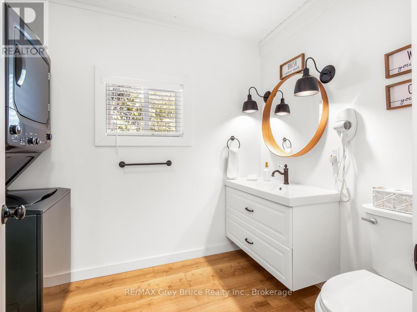 












59 SIMPSON AVENUE

,
Northern Bruce Peninsula,




Ontario
N0H2R0

