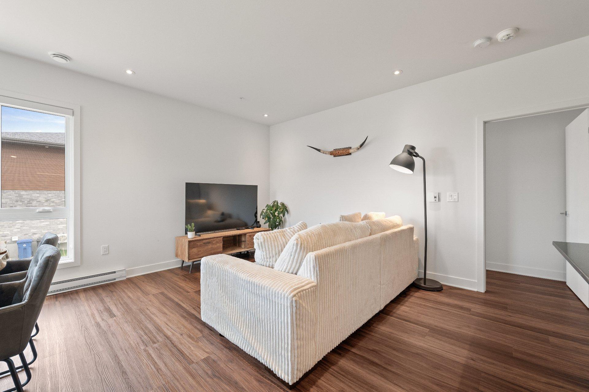 









322


Rue des Vétérans

, 205,
Mont-Saint-Hilaire,




QC
J3H0R8

