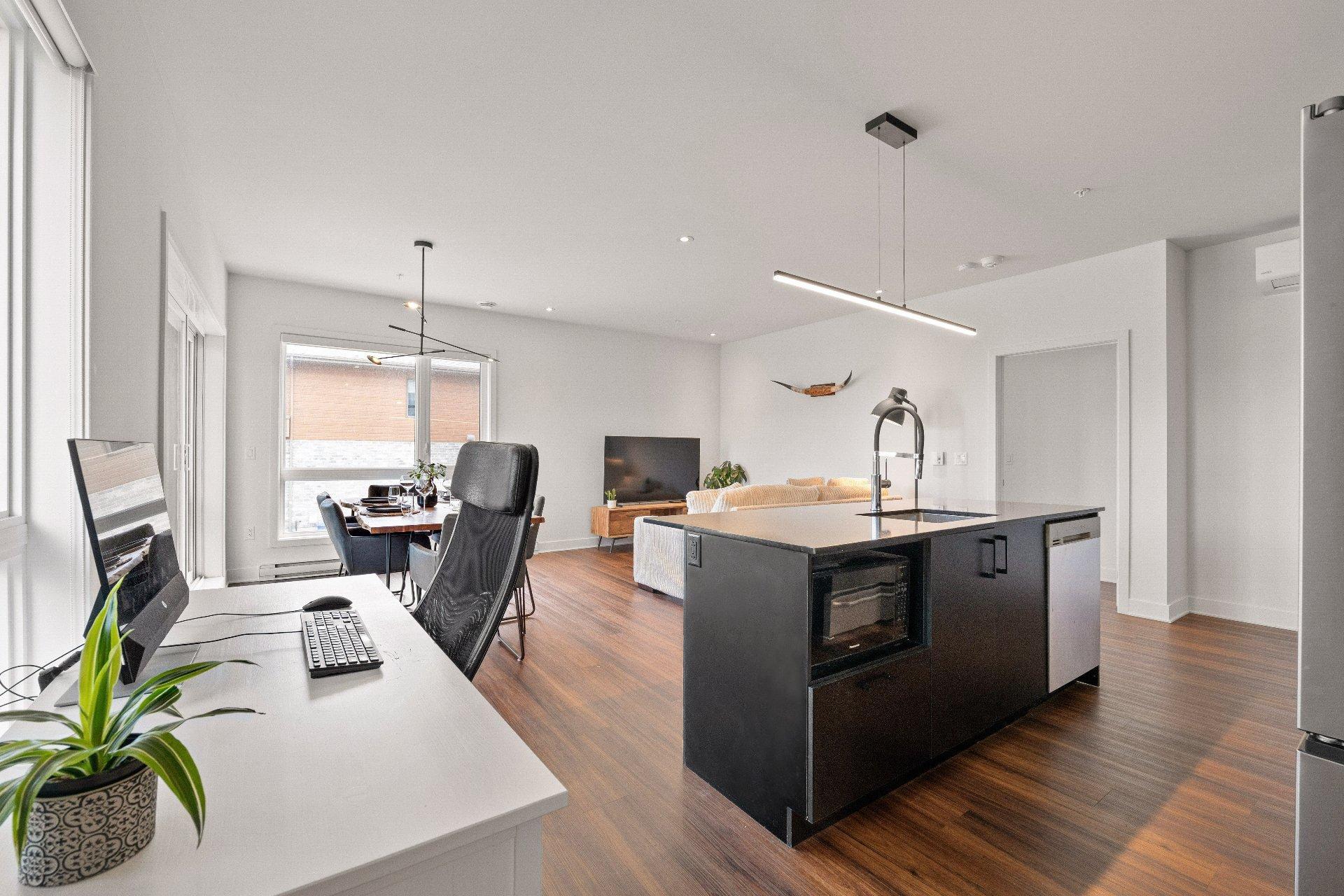 









322


Rue des Vétérans

, 205,
Mont-Saint-Hilaire,




QC
J3H0R8

