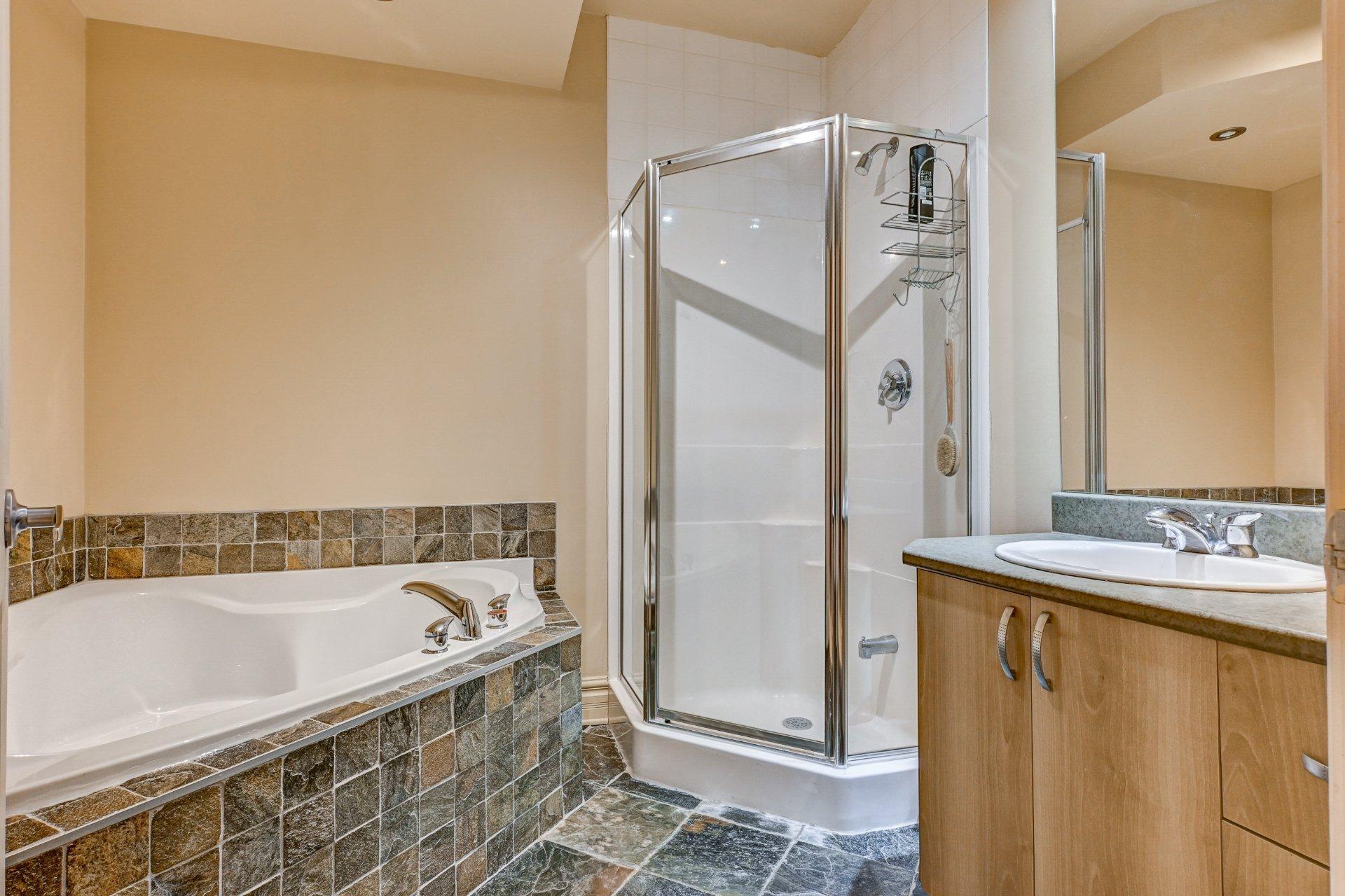 









673


Rue St-Timothée

,
Montréal (Ville-Marie),




QC
H2L3N2

