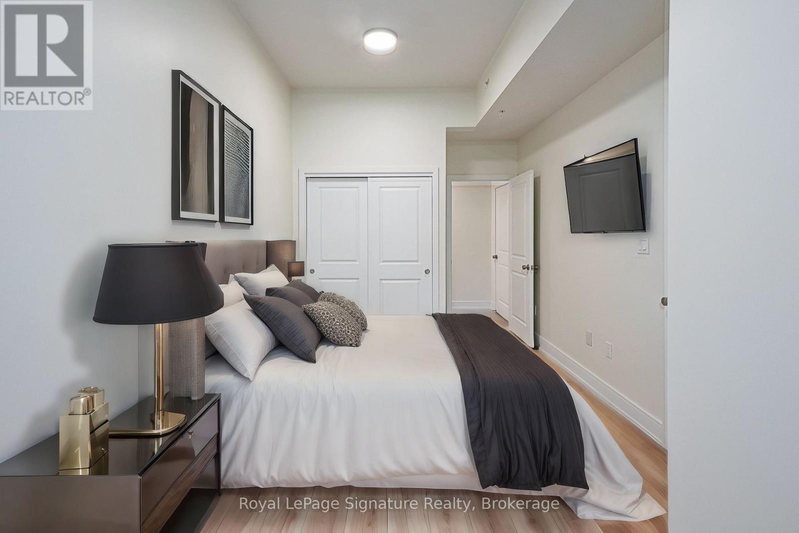 












208 - 121 MARY STREET

,
Clearview (Creemore),




Ontario
L0M1G0

