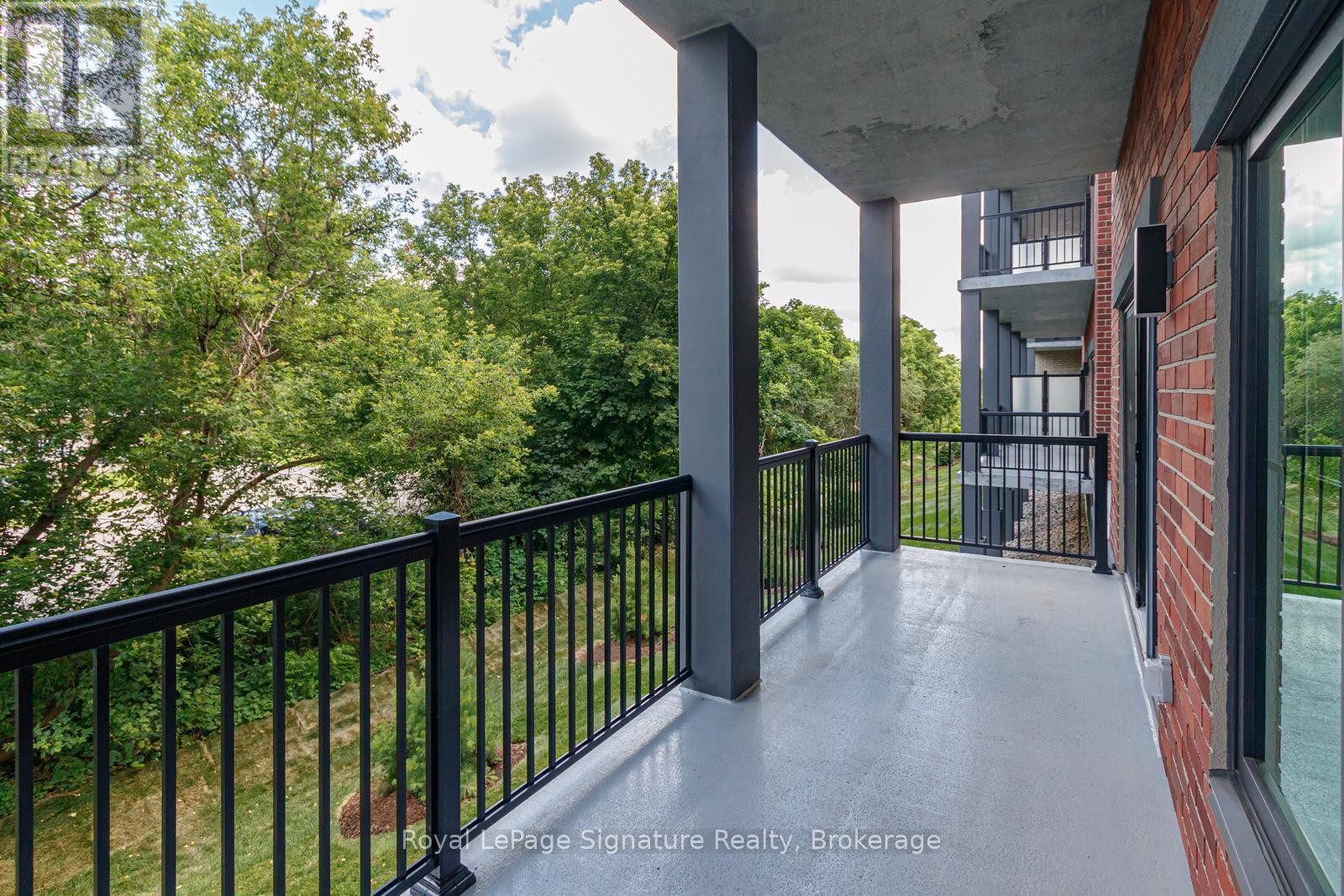 












208 - 121 MARY STREET

,
Clearview (Creemore),




Ontario
L0M1G0

