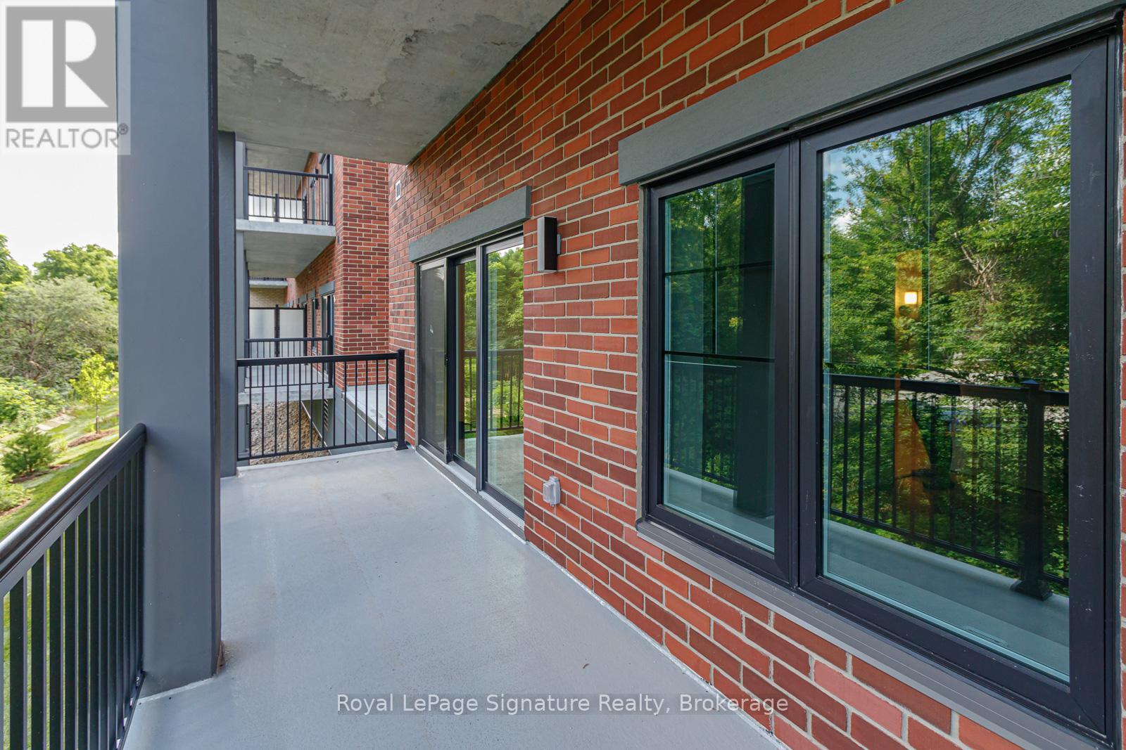 












208 - 121 MARY STREET

,
Clearview (Creemore),




Ontario
L0M1G0

