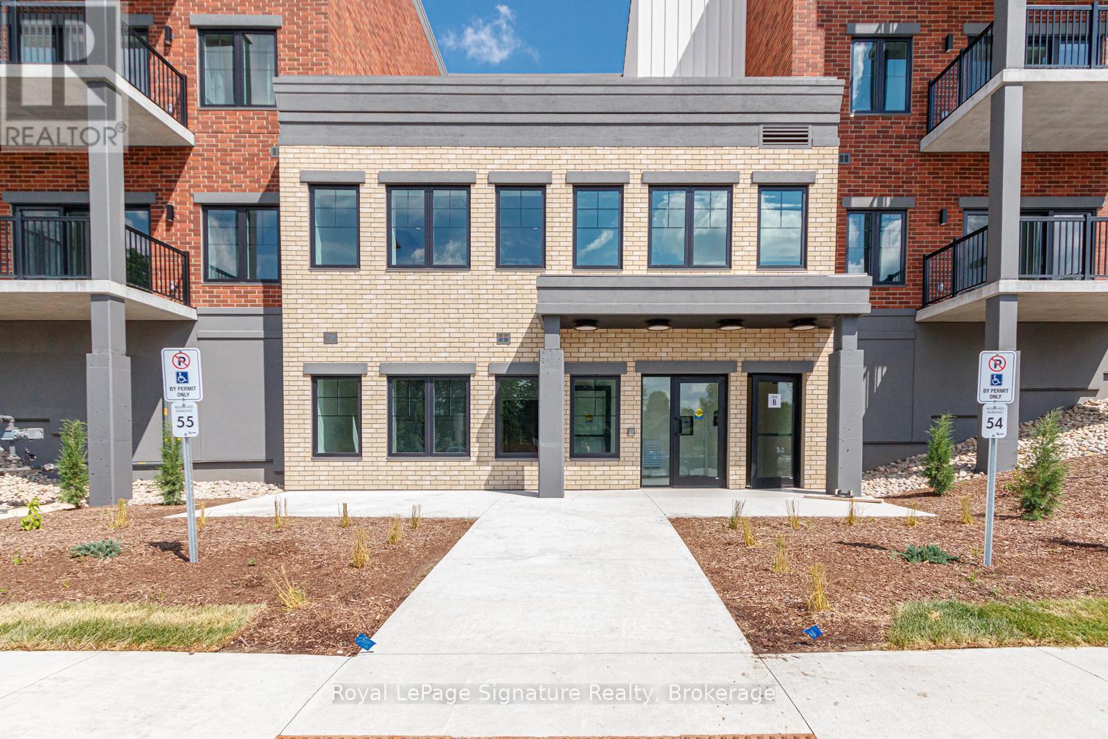 












208 - 121 MARY STREET

,
Clearview (Creemore),




Ontario
L0M1G0

