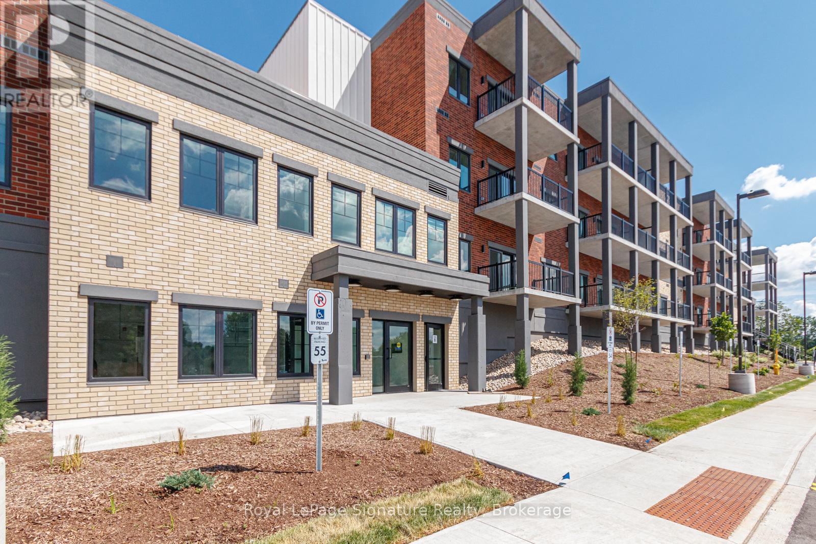 












208 - 121 MARY STREET

,
Clearview (Creemore),




Ontario
L0M1G0

