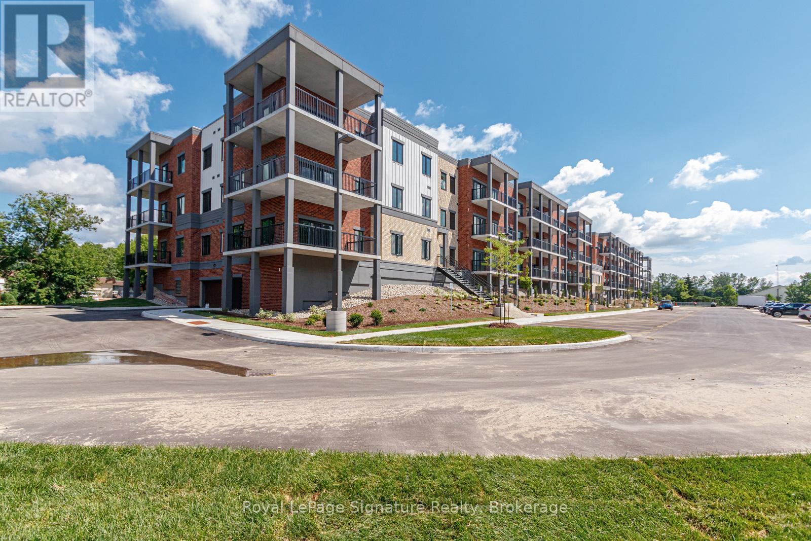 












208 - 121 MARY STREET

,
Clearview (Creemore),




Ontario
L0M1G0

