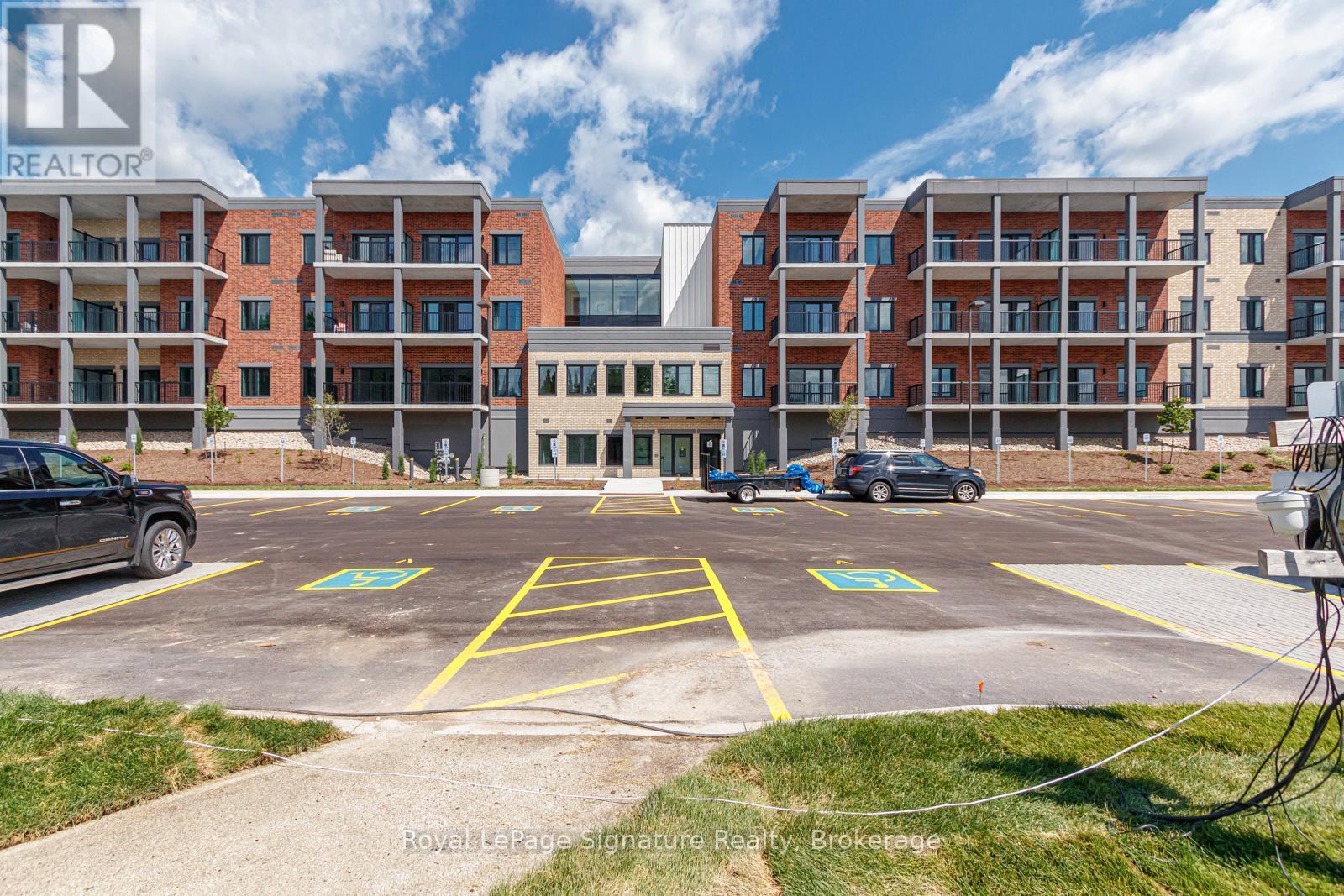 












208 - 121 MARY STREET

,
Clearview (Creemore),




Ontario
L0M1G0

